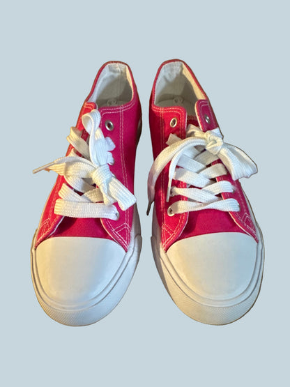 Women Canvas Shoe Sneakers. Like New. Size 7.5