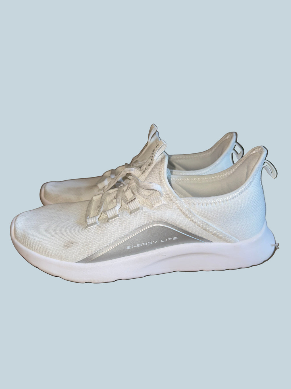 A leader Women Walking /Running Shoe Sneakers. Secondhand. Size 8