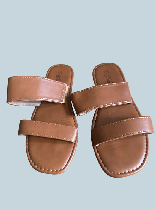 Women Slide Shoe Sandals Flat. Like New. Size 5.5