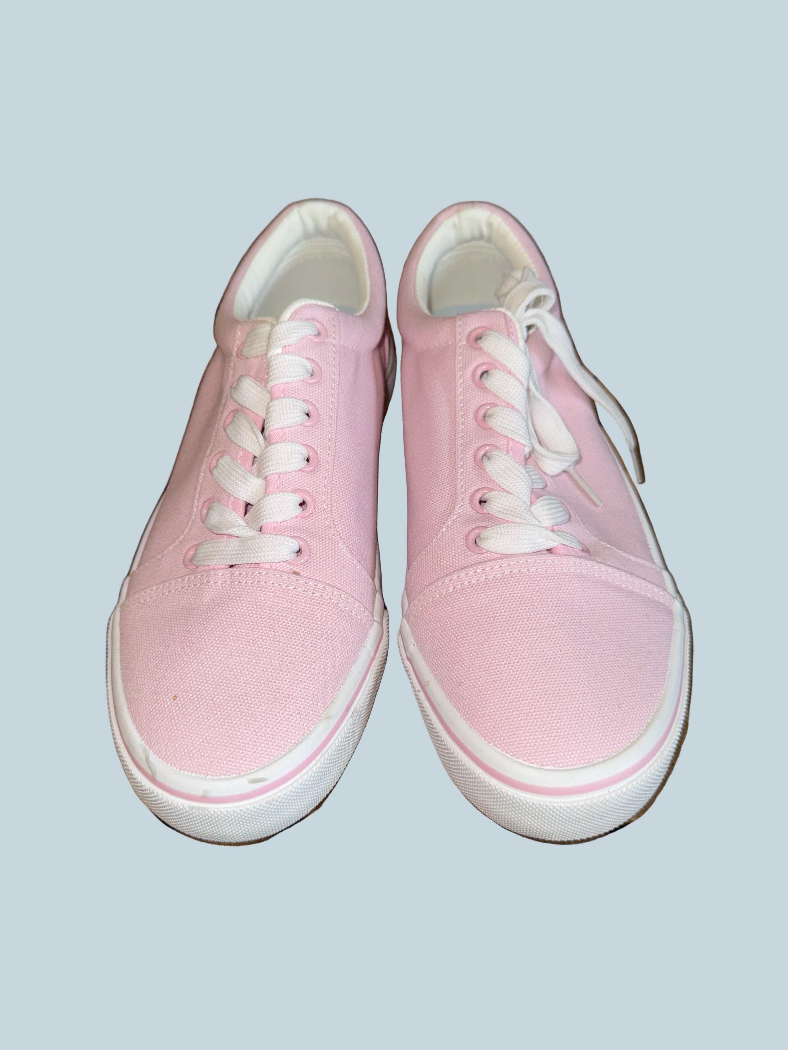 Women Canvas Shoe  Sneakers. Second hand. Size 8.5