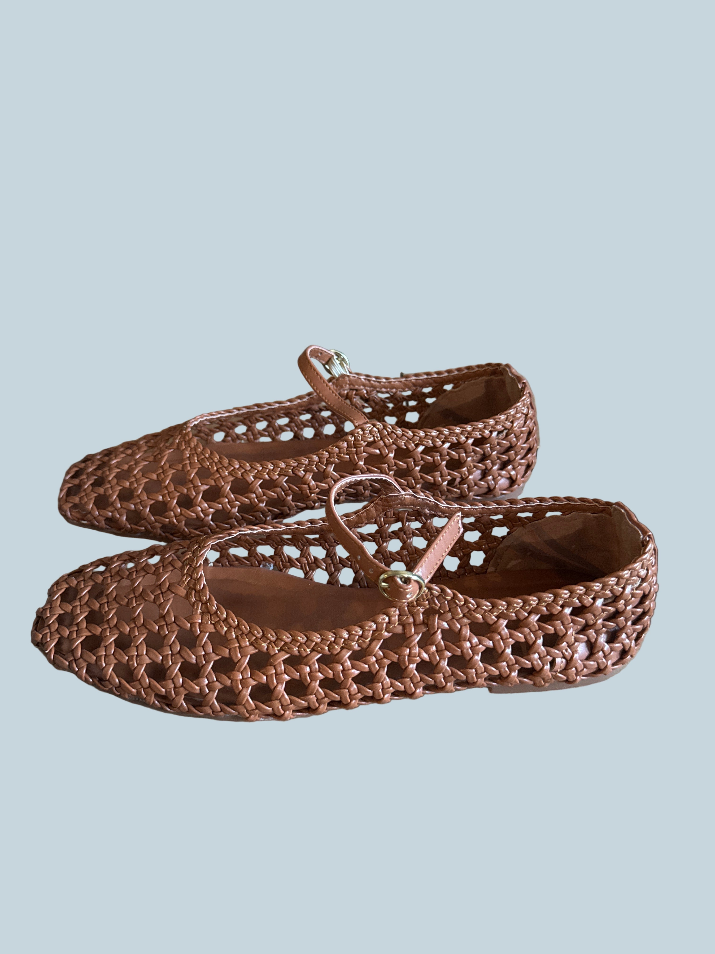 Women Braided Ballet Flat Shoe. Second hand. Size 8