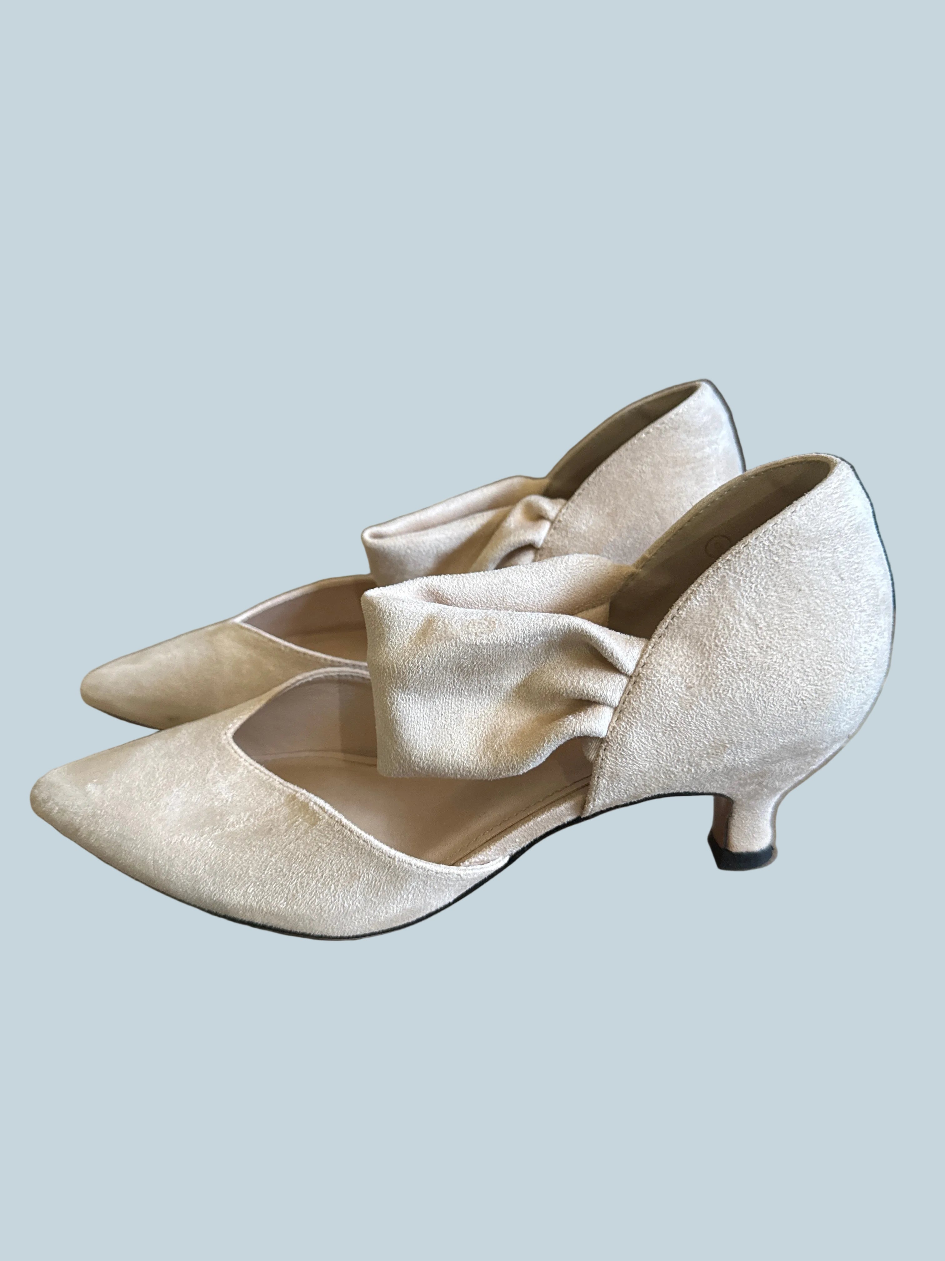 ZBY Women Kitten Heeled Pump Shoe. Like New. Size 9