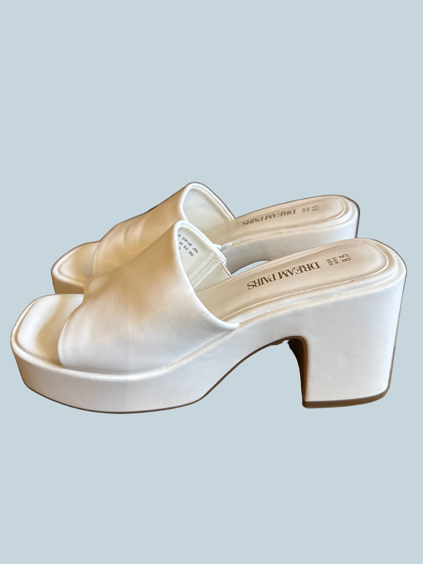 Dream Pairs Women Chunky Platform Heeled Slide Sandals. Secondhand. Size 8.5
