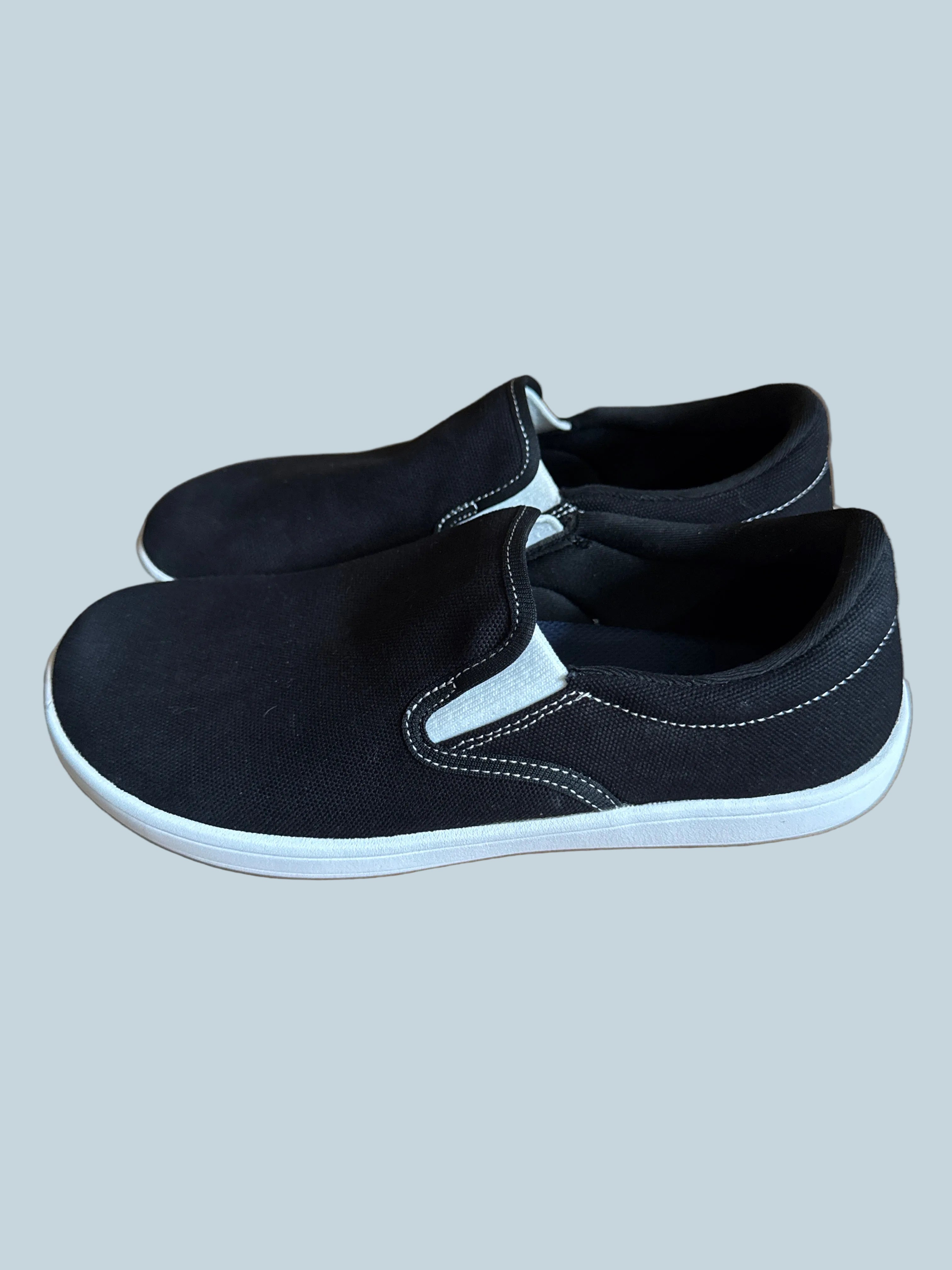 Whitin Canvas Slipon Men Shoe. Like New. Size 41