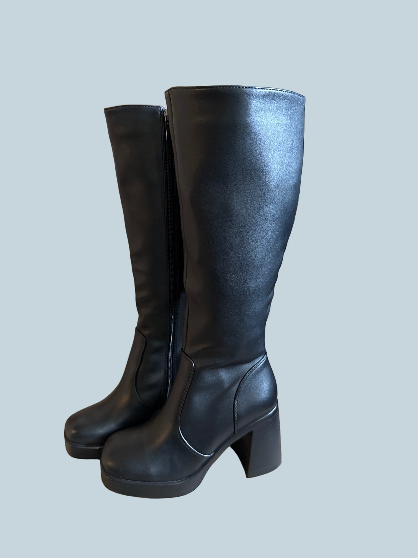 Women Knee-high boot. Secondhand. Size 36