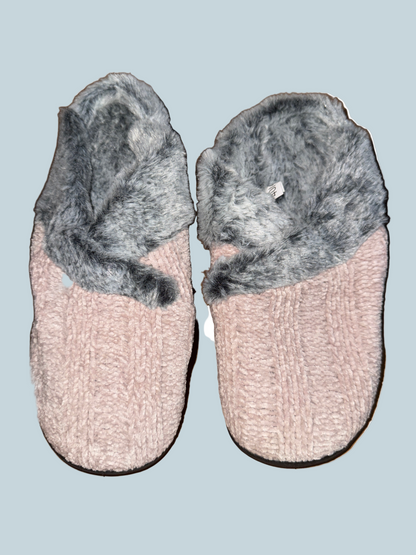 Homifem Men Women Cozy Slipon Shoe Slippers. Like New. Size 9