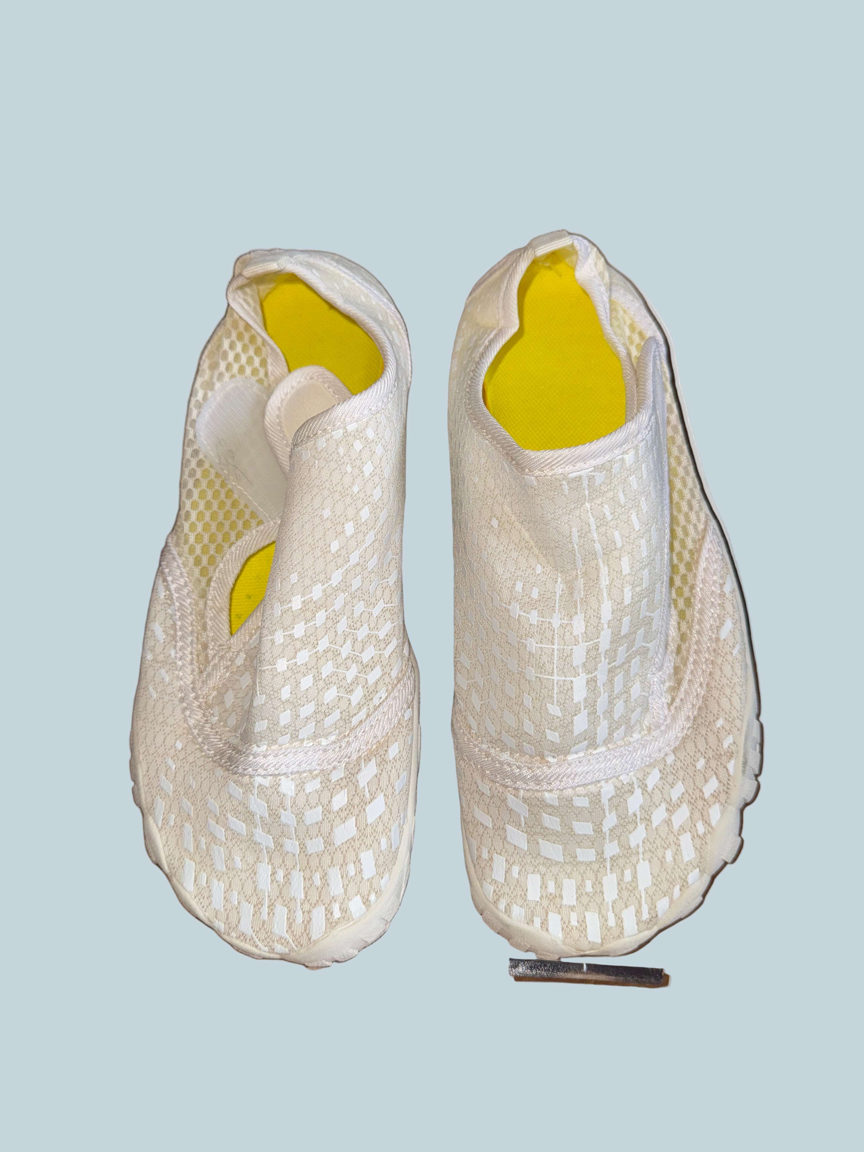 Men Women Water Shoe. Secondhand. Size 6-7