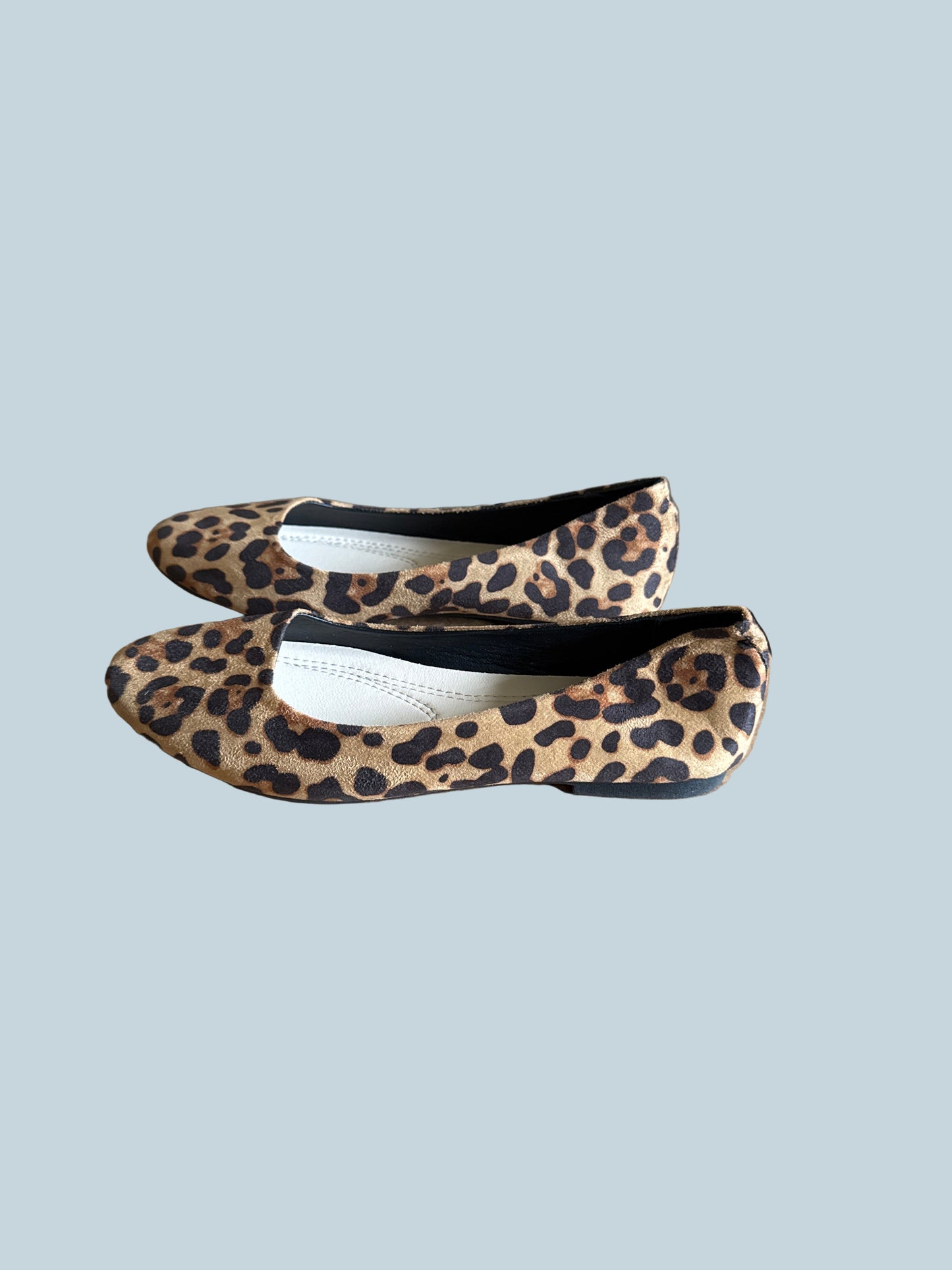 Women Ballet Flat Shoe. Like New. Size 40