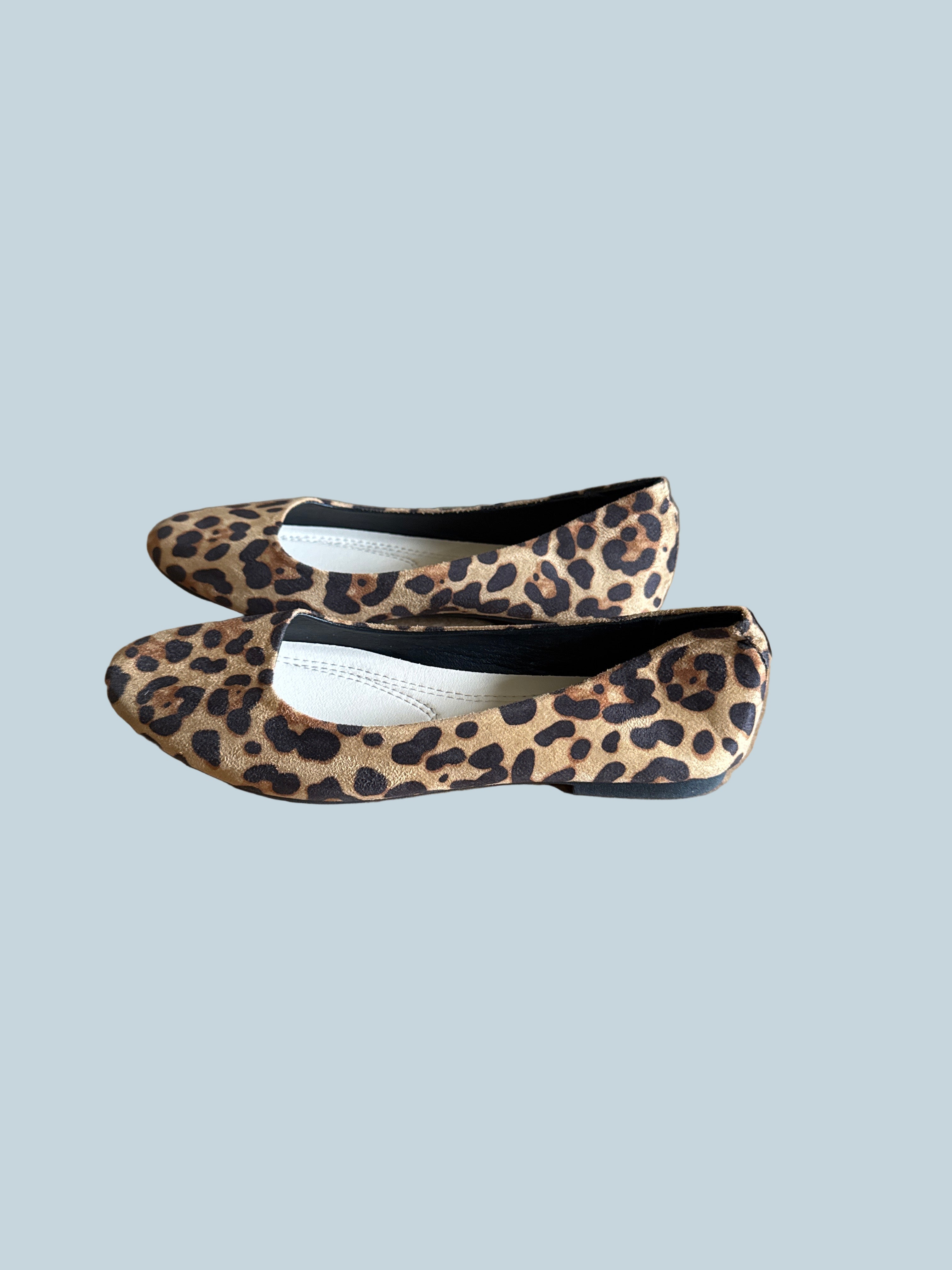 Women Ballet Flat Shoe. Like New. Size 40