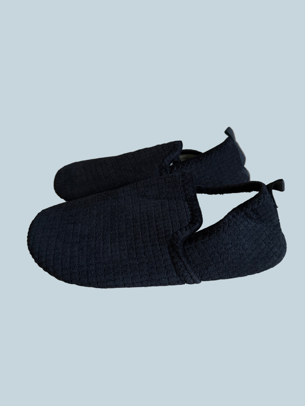 Men Women Slipon Shoe Slippers. Like New. Size 44-45