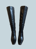 Women Knee-high Heeled boot. Like New. Size10