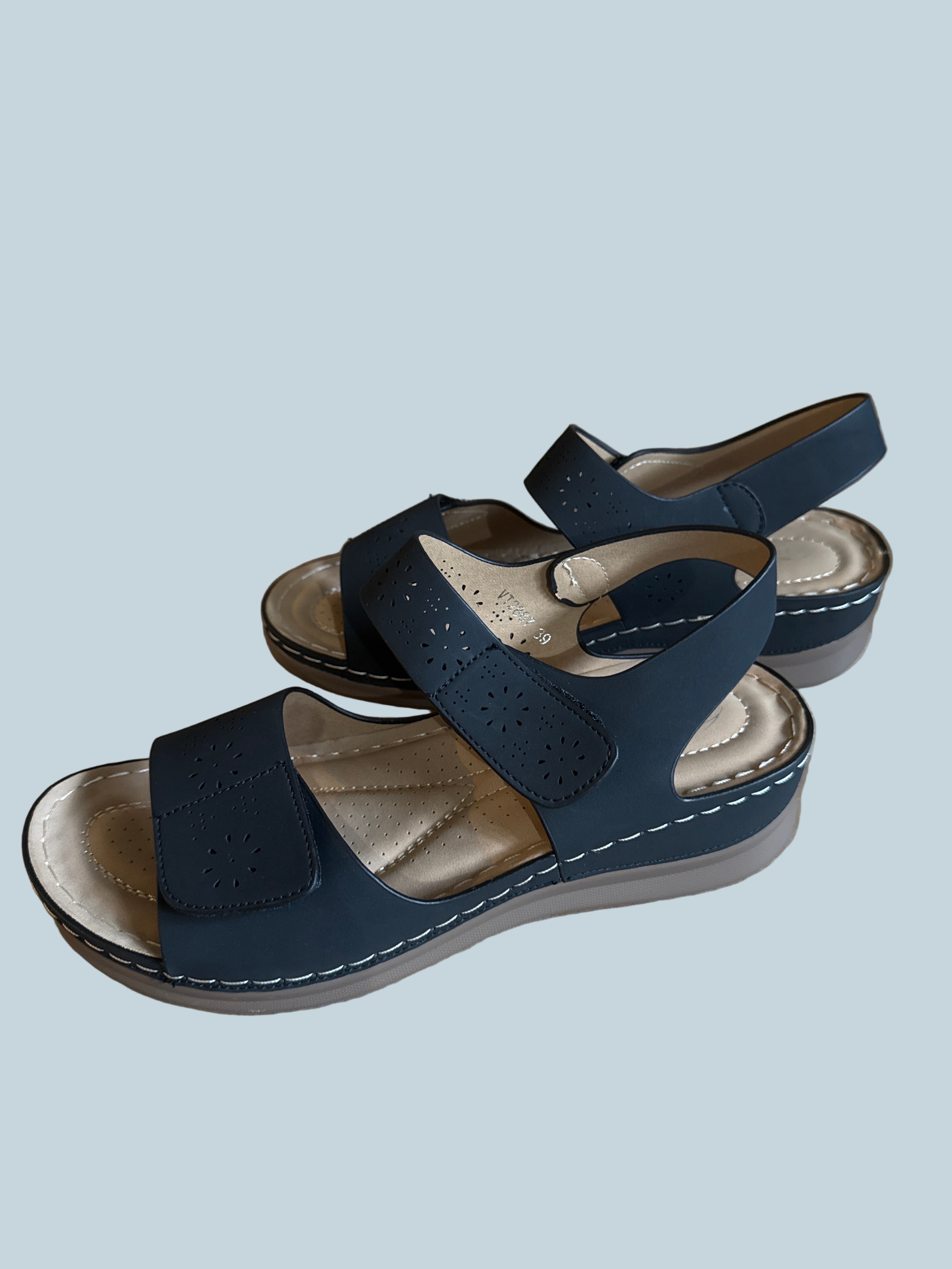 Coutgo Women Low Wedge Shoe Sandals Like New. Size 39