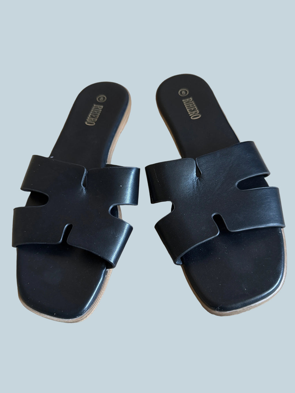 Women Slide Shoe Sandals Flat. Secondhand. Size 8