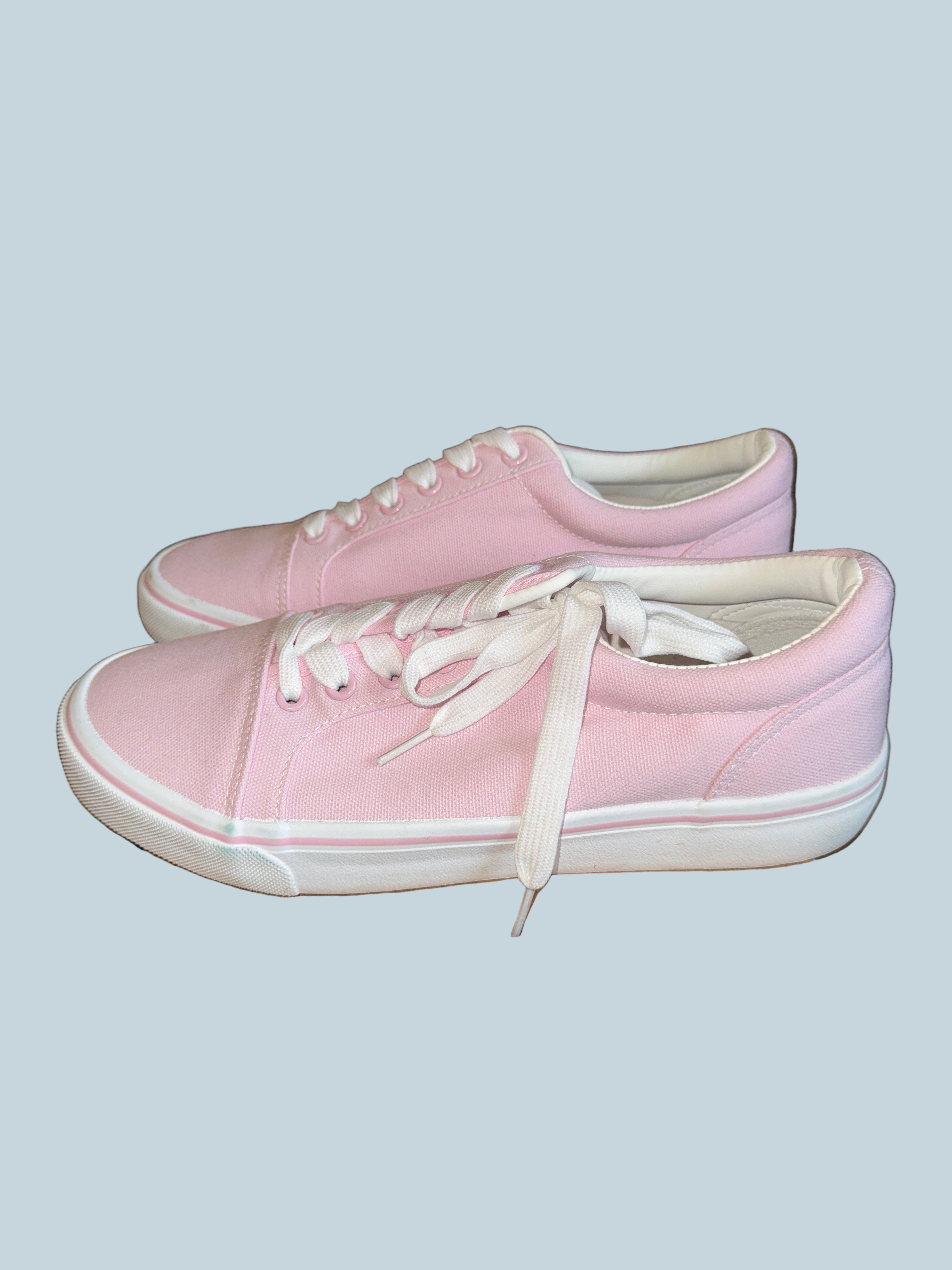 Women Canvas Shoe  Sneakers. Second hand. Size 8.5