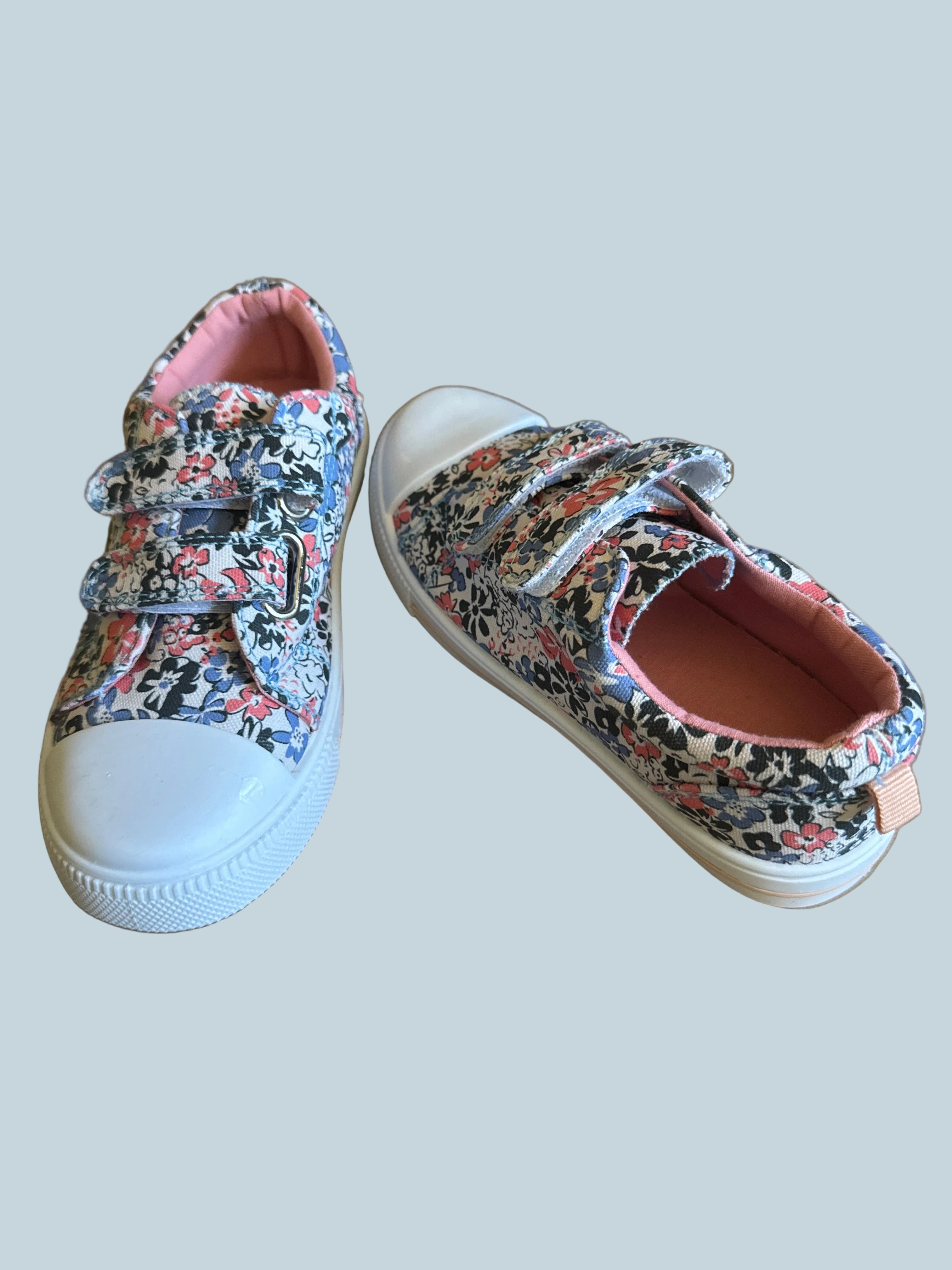 Slip-on Girls Canvas Shoe Flat. Like New. Kids Size 12