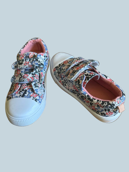 Slip-on Girls Canvas Shoe Flat. Like New. Kids Size 12