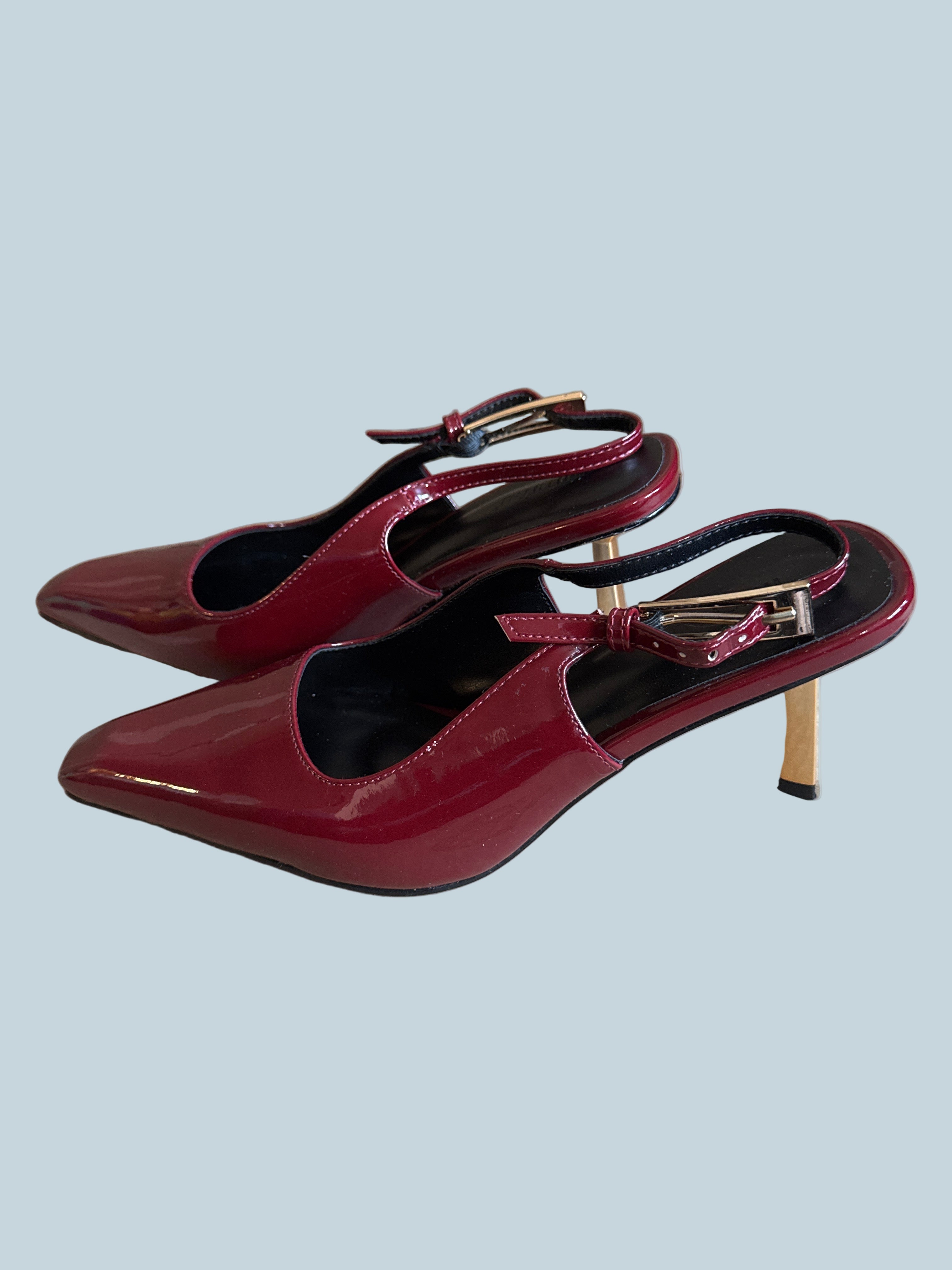 iiimmu Women Heeled Slingbach pump. Like New. Size 7