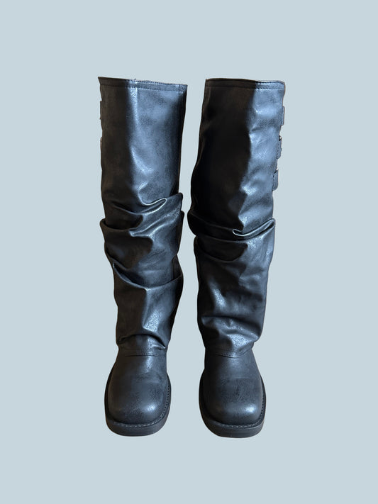 Women Knee High Boot. Secondhand. Size 40