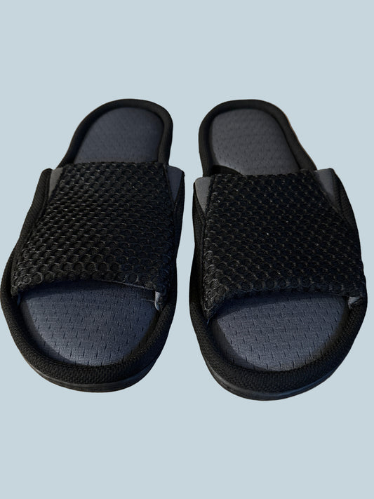 Men Slide Shoe Slippers. Like New. Size 11