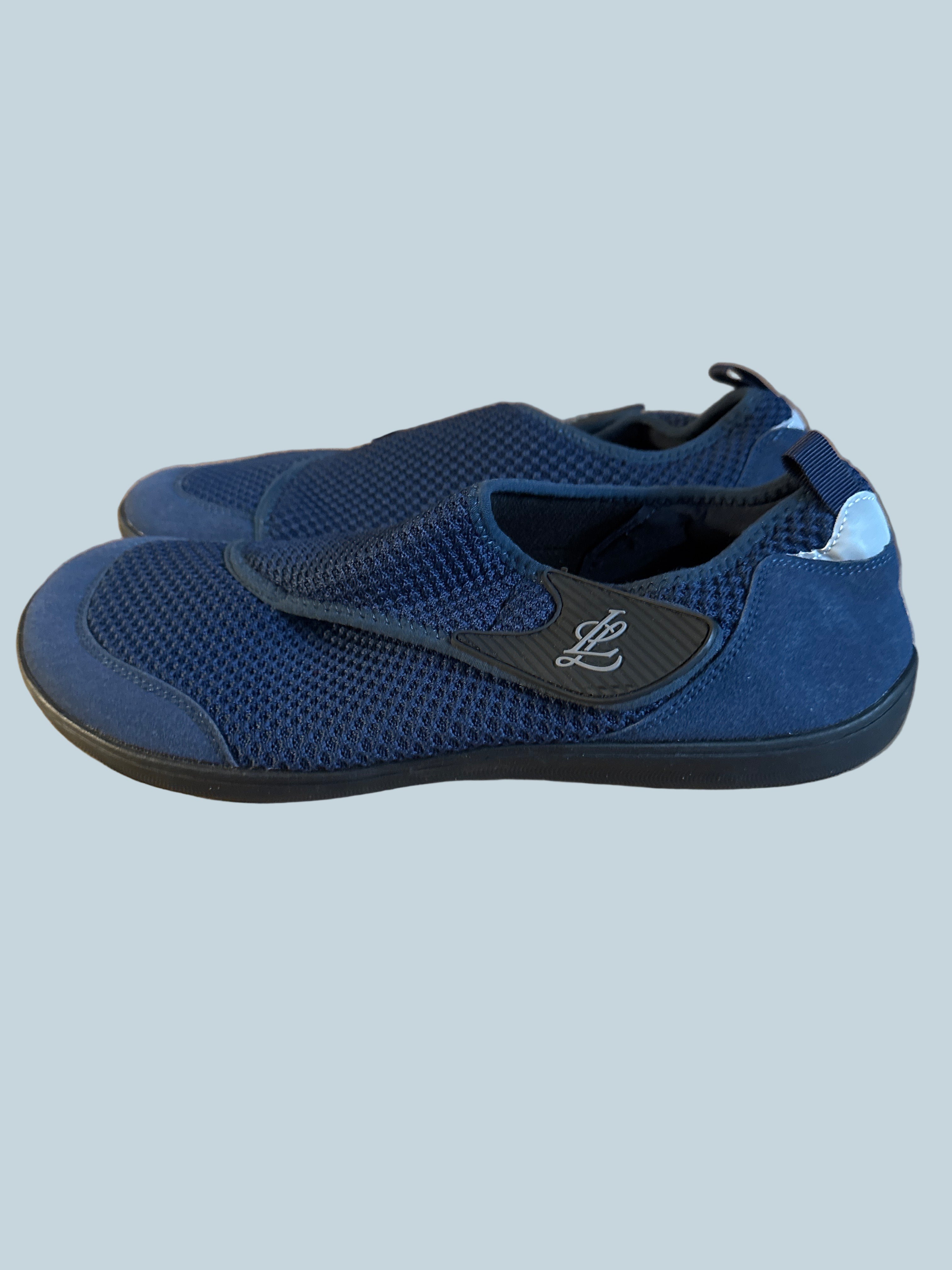 Men Barefoot Athletic Walking Shoe. Like New. Size 48