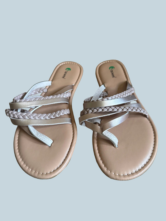 Women Slide Shoe Sandals Flat. Secondhand. Size 11