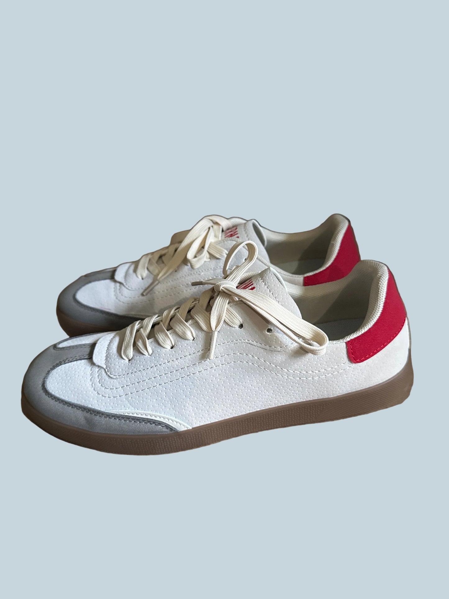 Bernal Men Casual Shoe Sneakers . Like New. Size 8