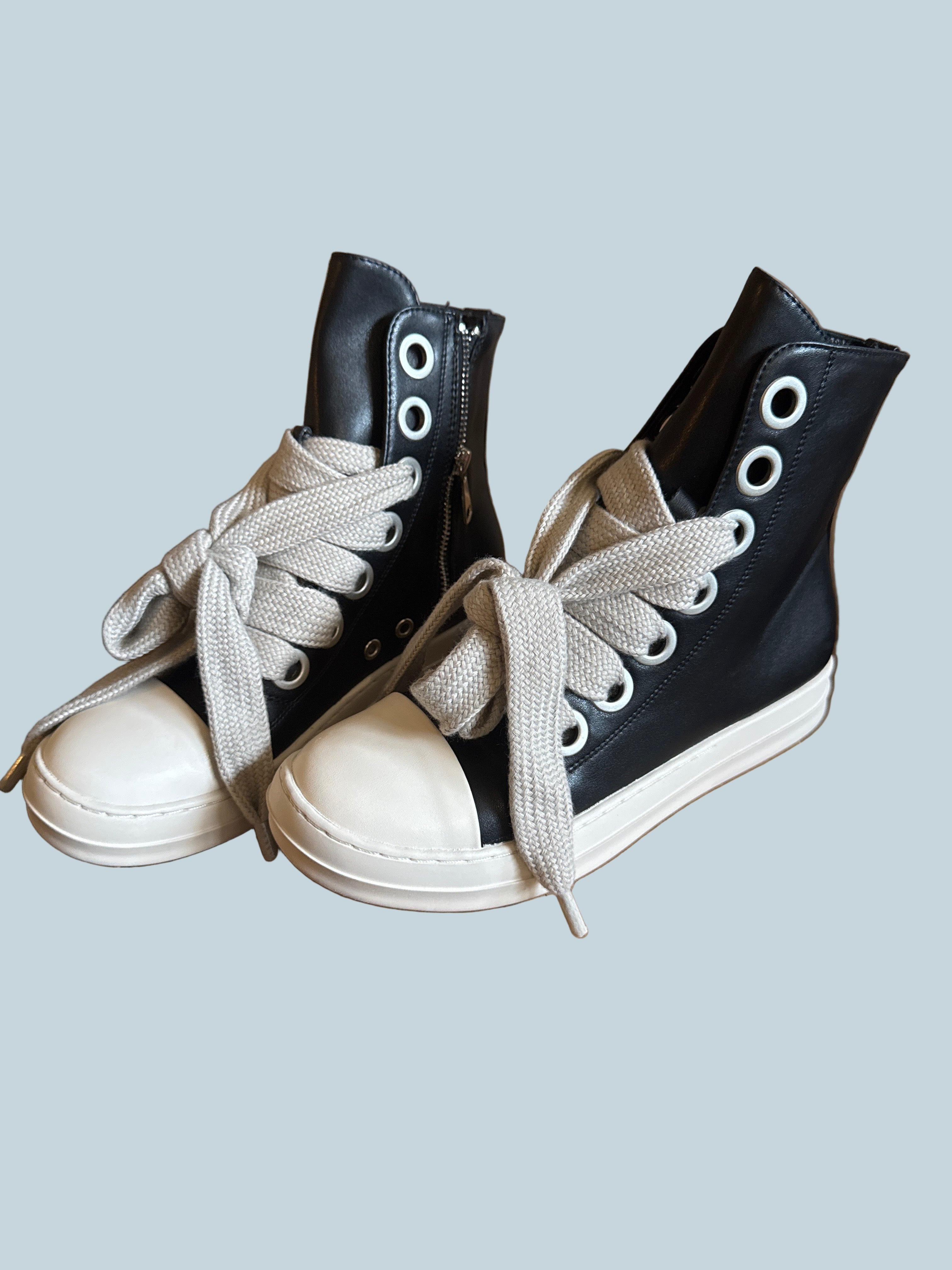 Men High top Shoe Sneakers . Like New. Size 38