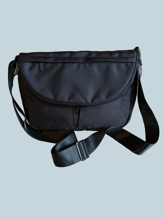Osoce Crossbody Bag. Like New. Size Small
