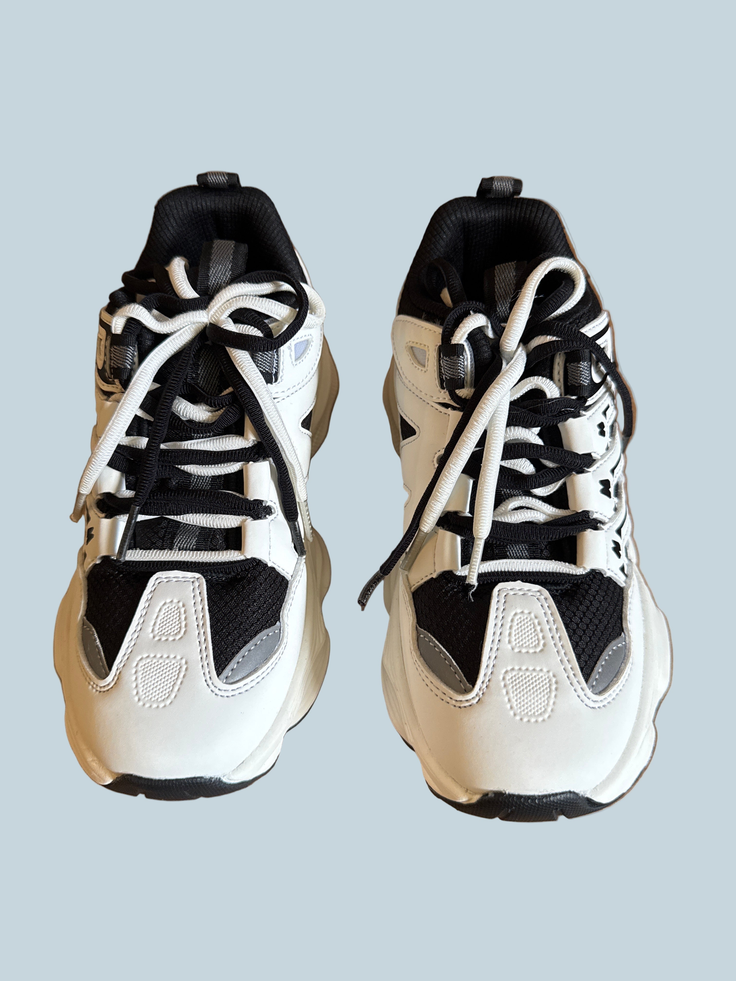 Vitikec Kids Girls Chunky sole Shoe  Sneakers. Like New. Size 34