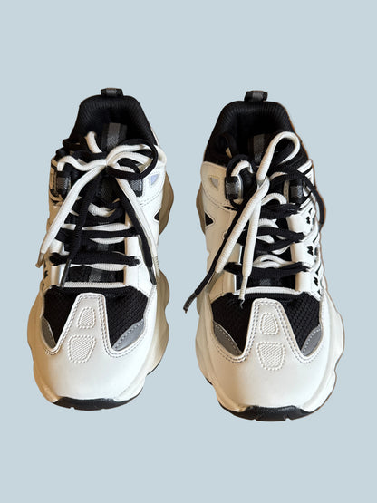 Vitikec Kids Girls Chunky sole Shoe  Sneakers. Like New. Size 34