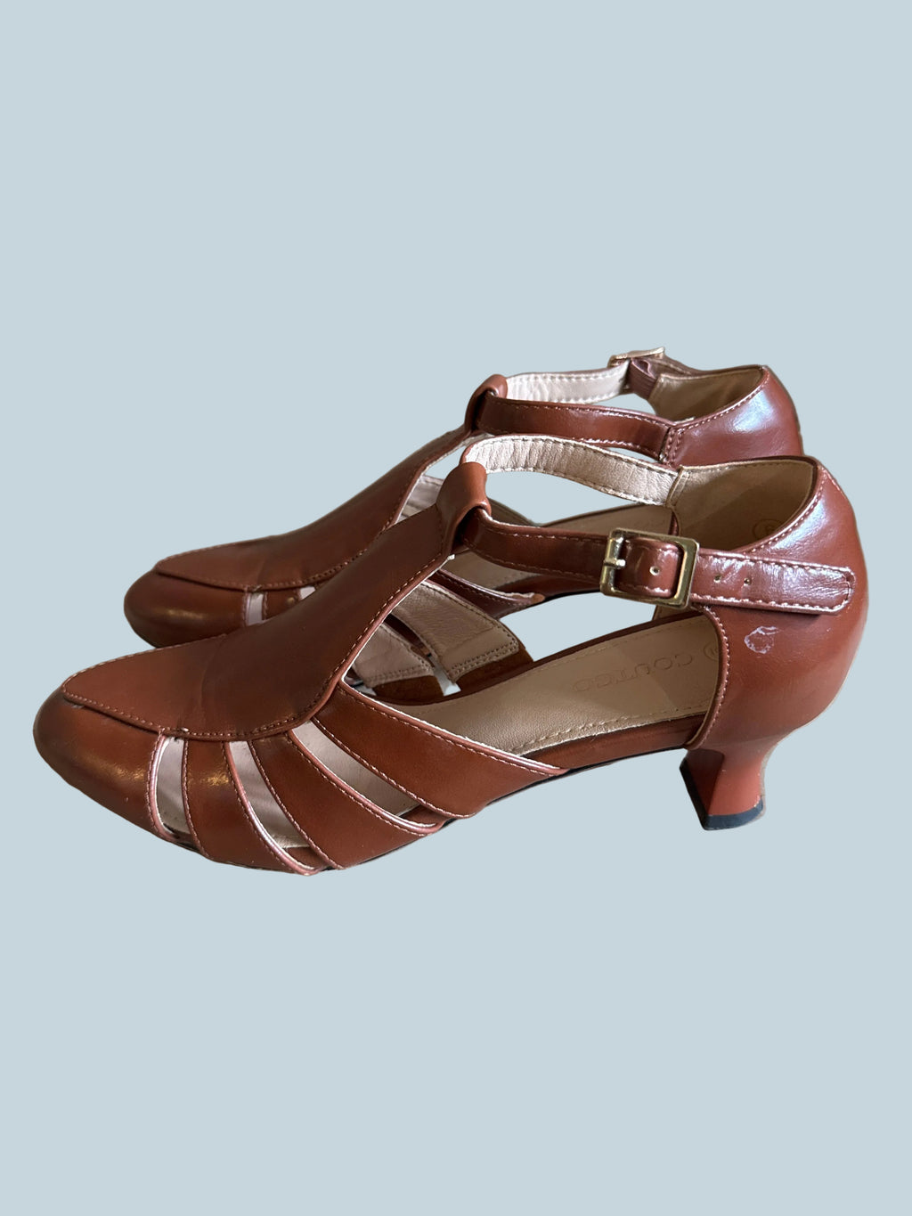 Coutgo Women kitten Heeled T-Strap. Secondhand. Size 9