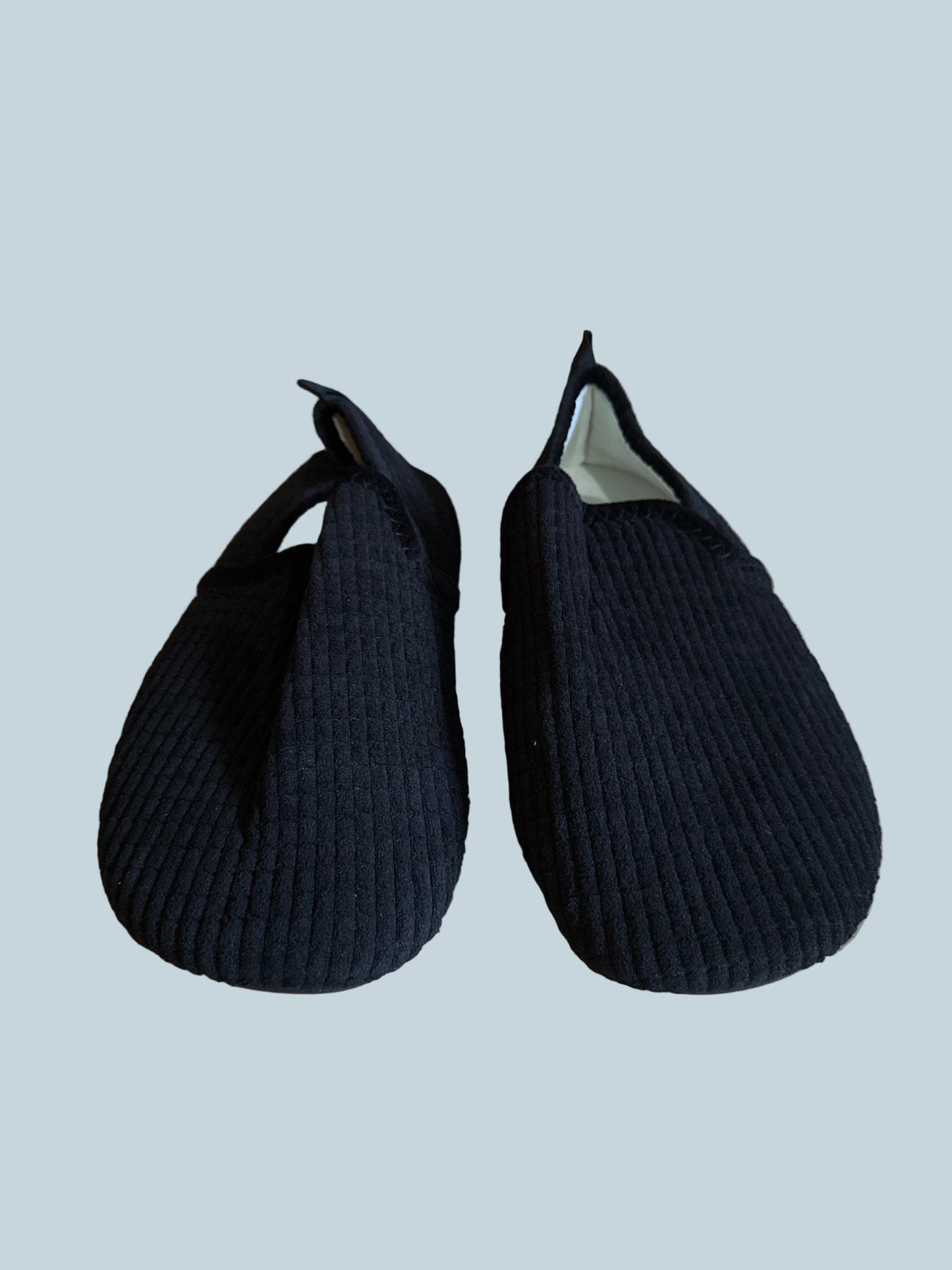 Men Women Slipon Shoe Slippers. Like New. Size 44