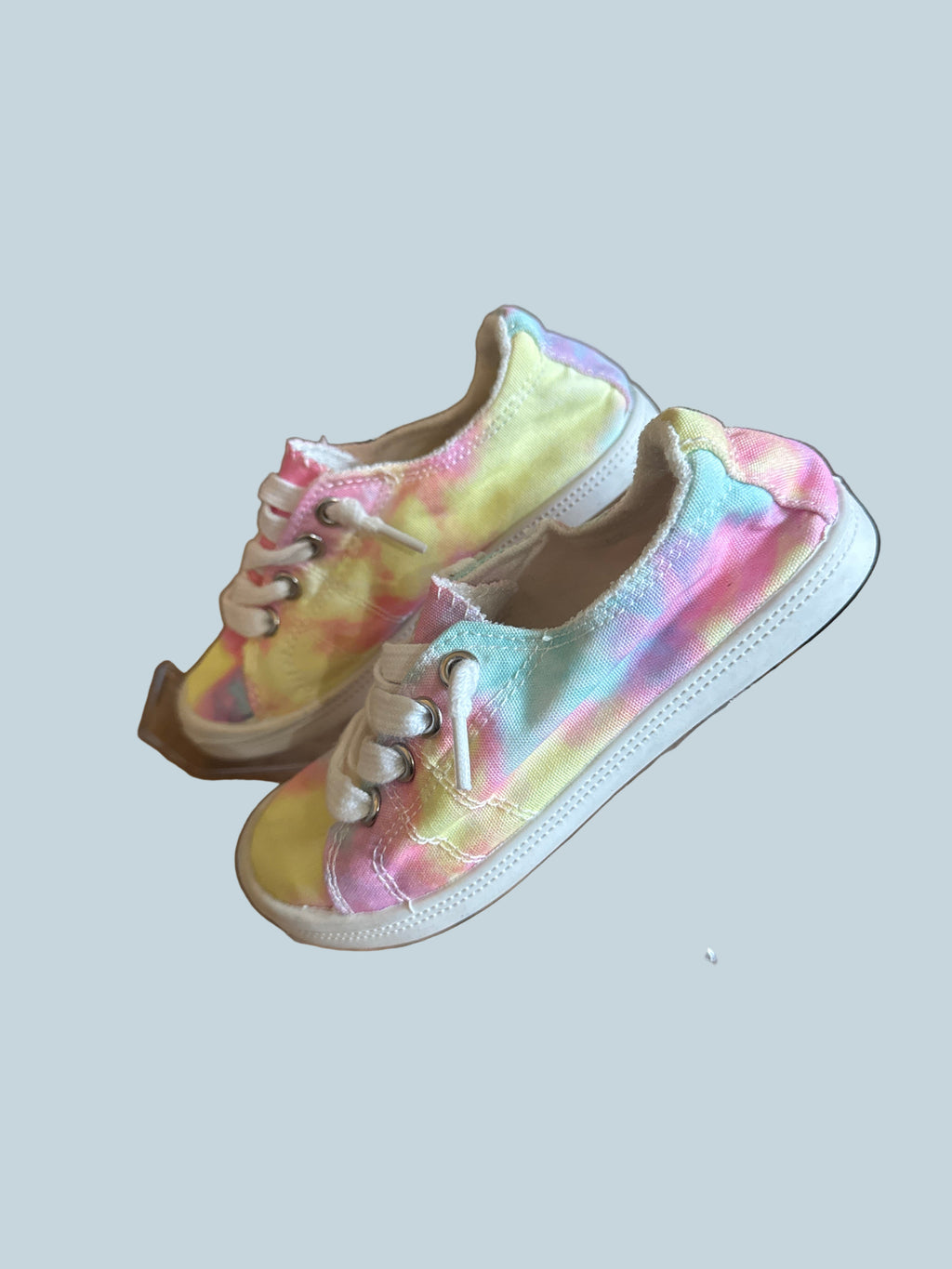 Beneker kids Girls Slip-on shoe Canvas . Like New. Size 7.