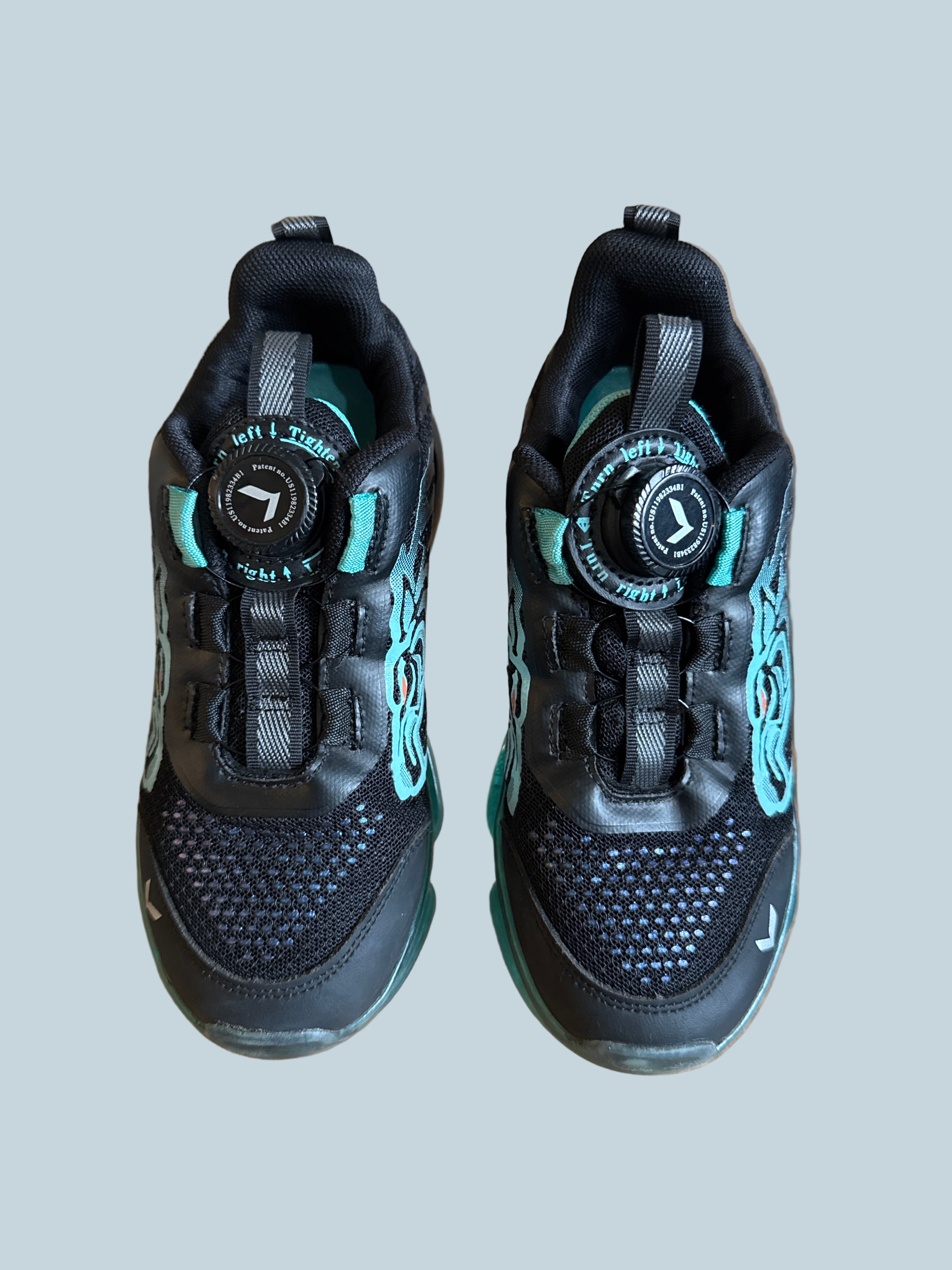 Vitike kids Boys Athletic Shoe Sneaker. Iike New. Kids Size 32