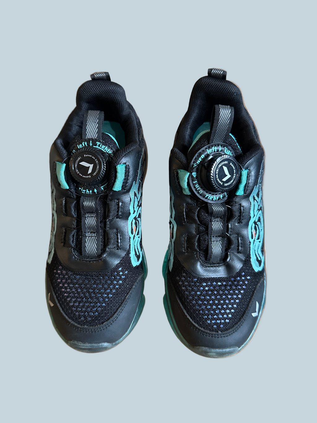 Vitike kids Boys Athletic Shoe Sneaker. Iike New. Kids Size 32