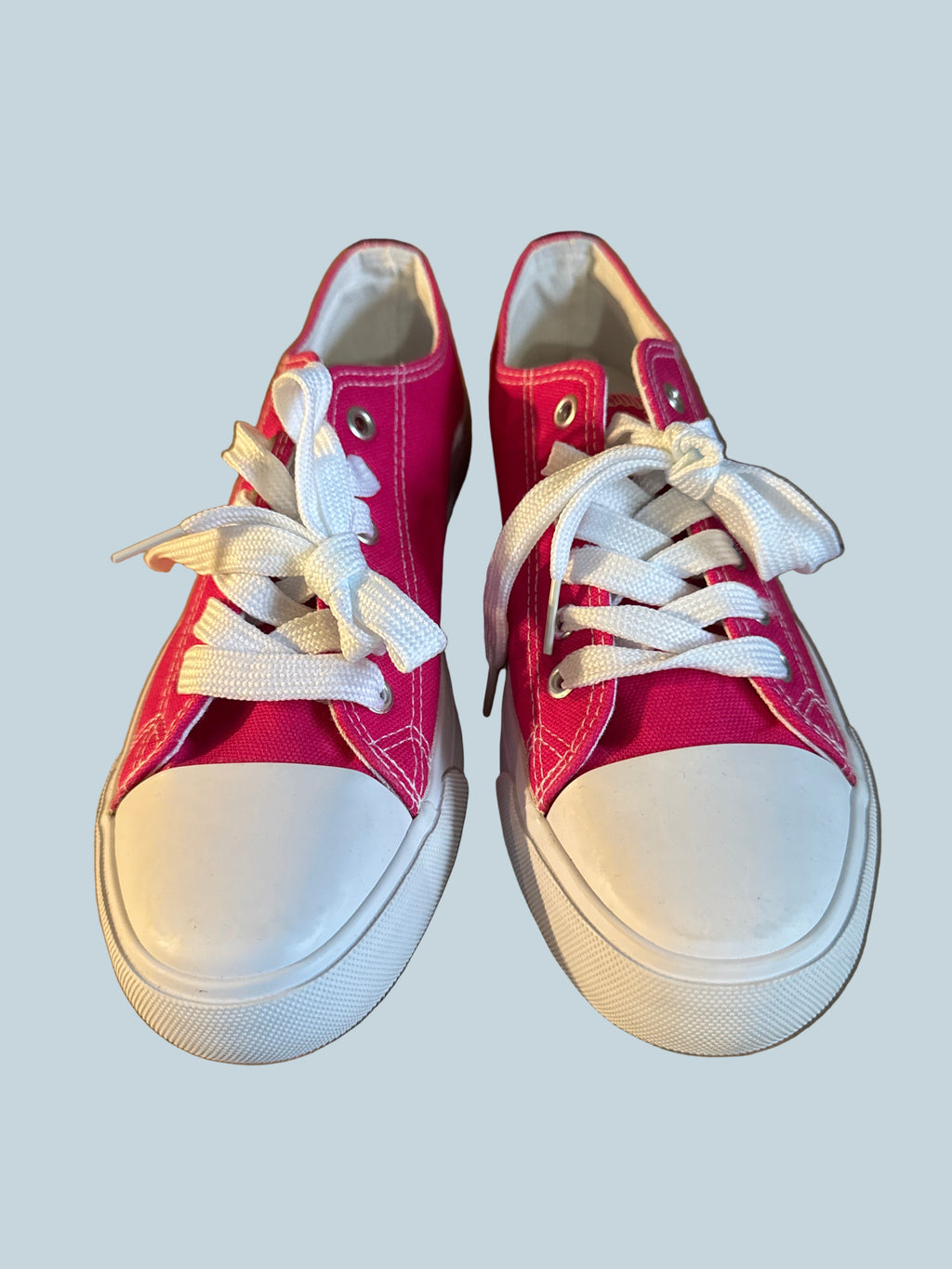 Women Canvas Shoe Sneakers. Like New. Size 7.5