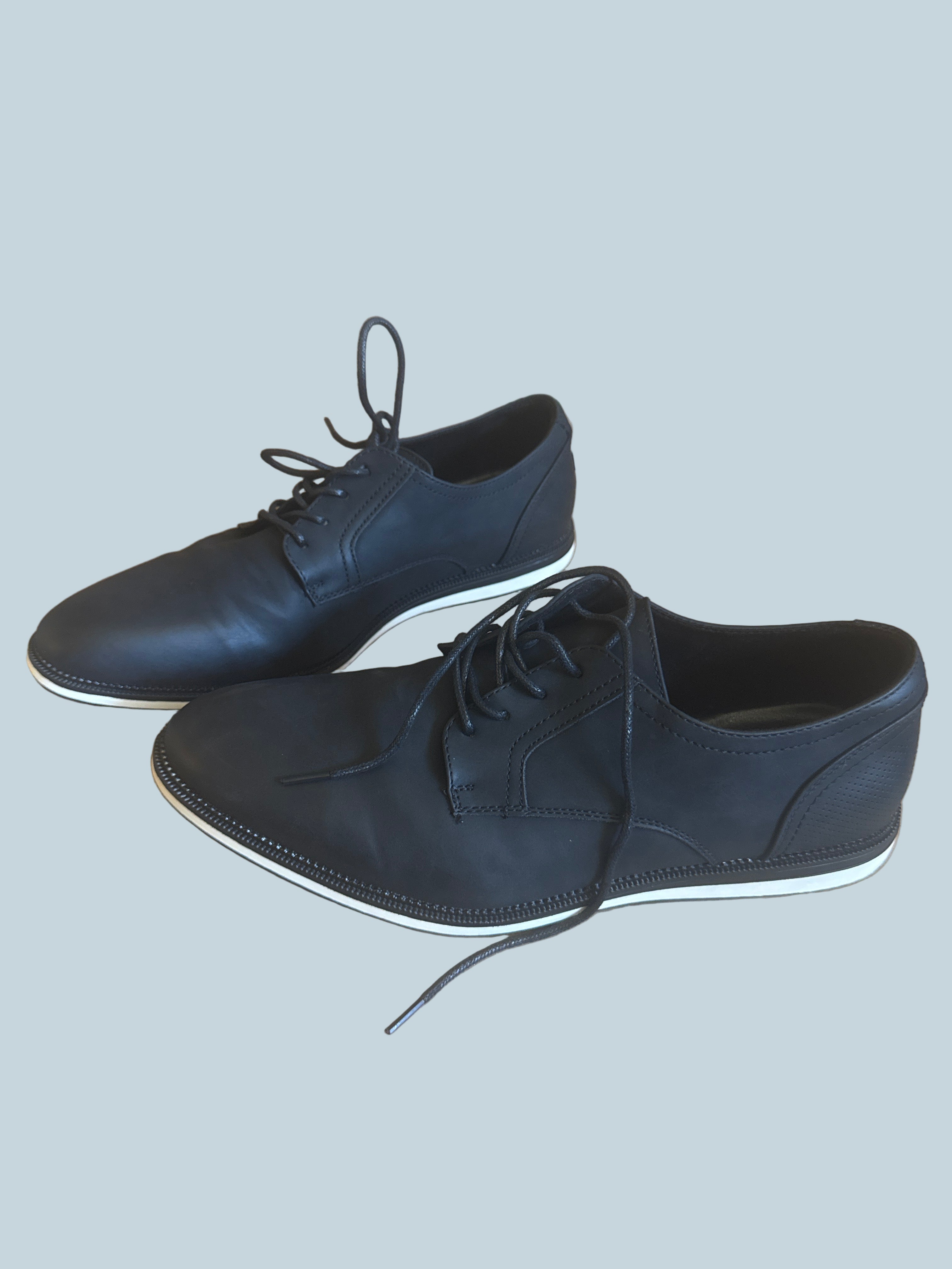 Merido Men Dress Shoe. Like New. Size 10.5