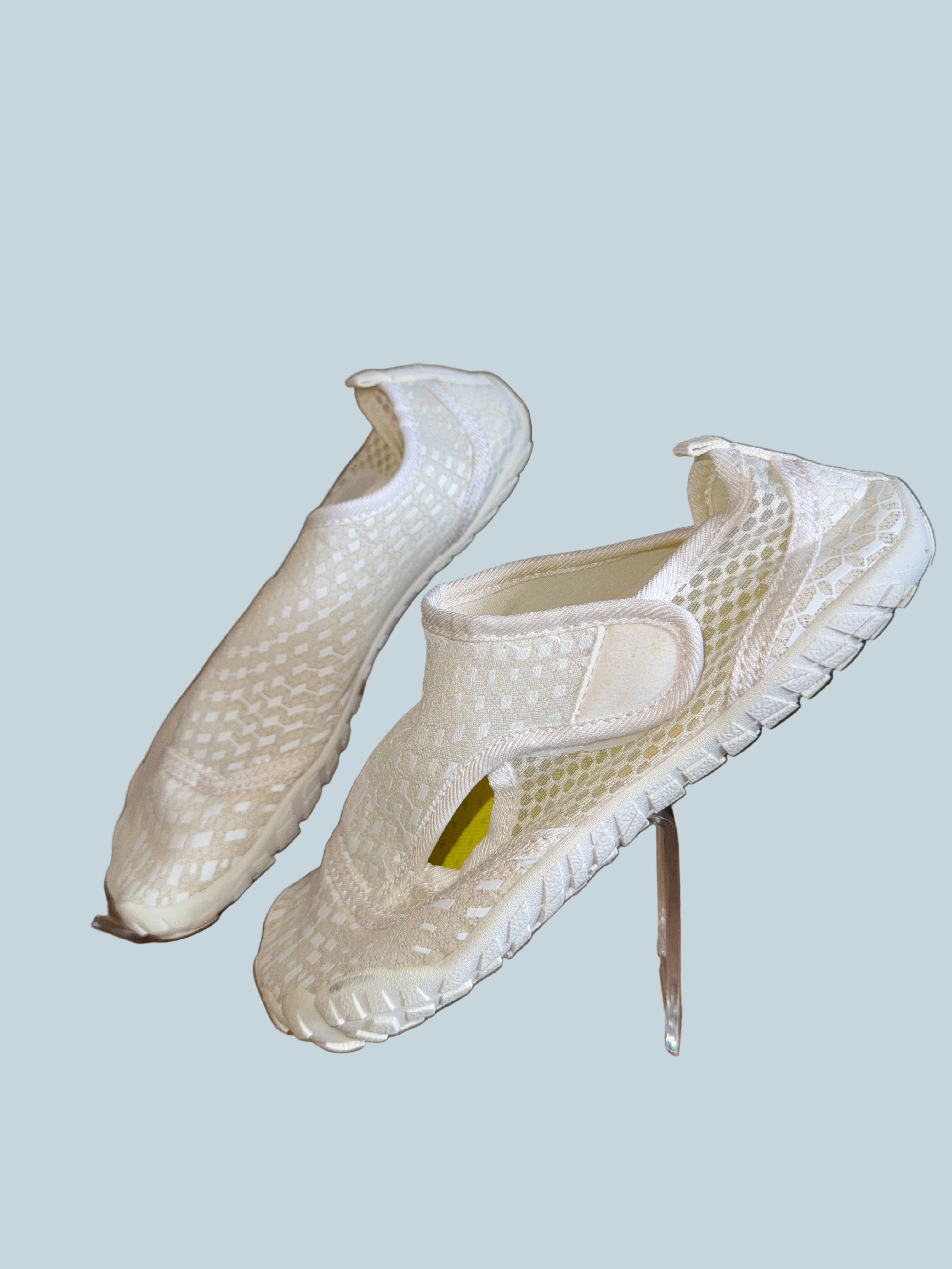 Men Women Water Shoe. Secondhand. Size 6-7