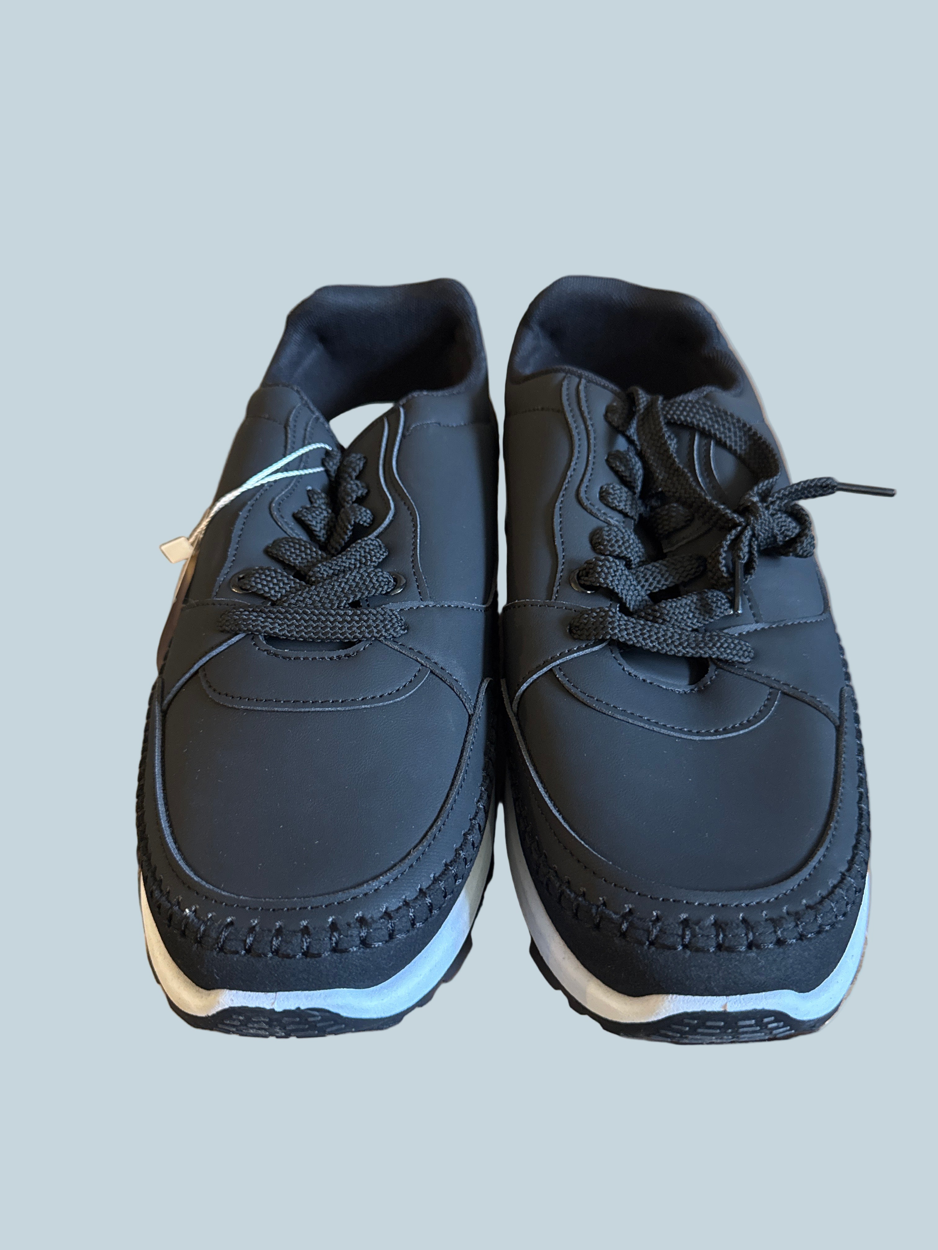 Smilin Men Cadual Walking Shoe. Like New. Size 11