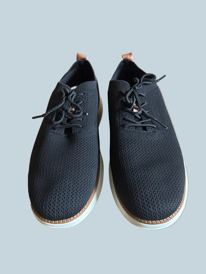Vilocy Men Casual Walking Shoe. Like  New. Size 44