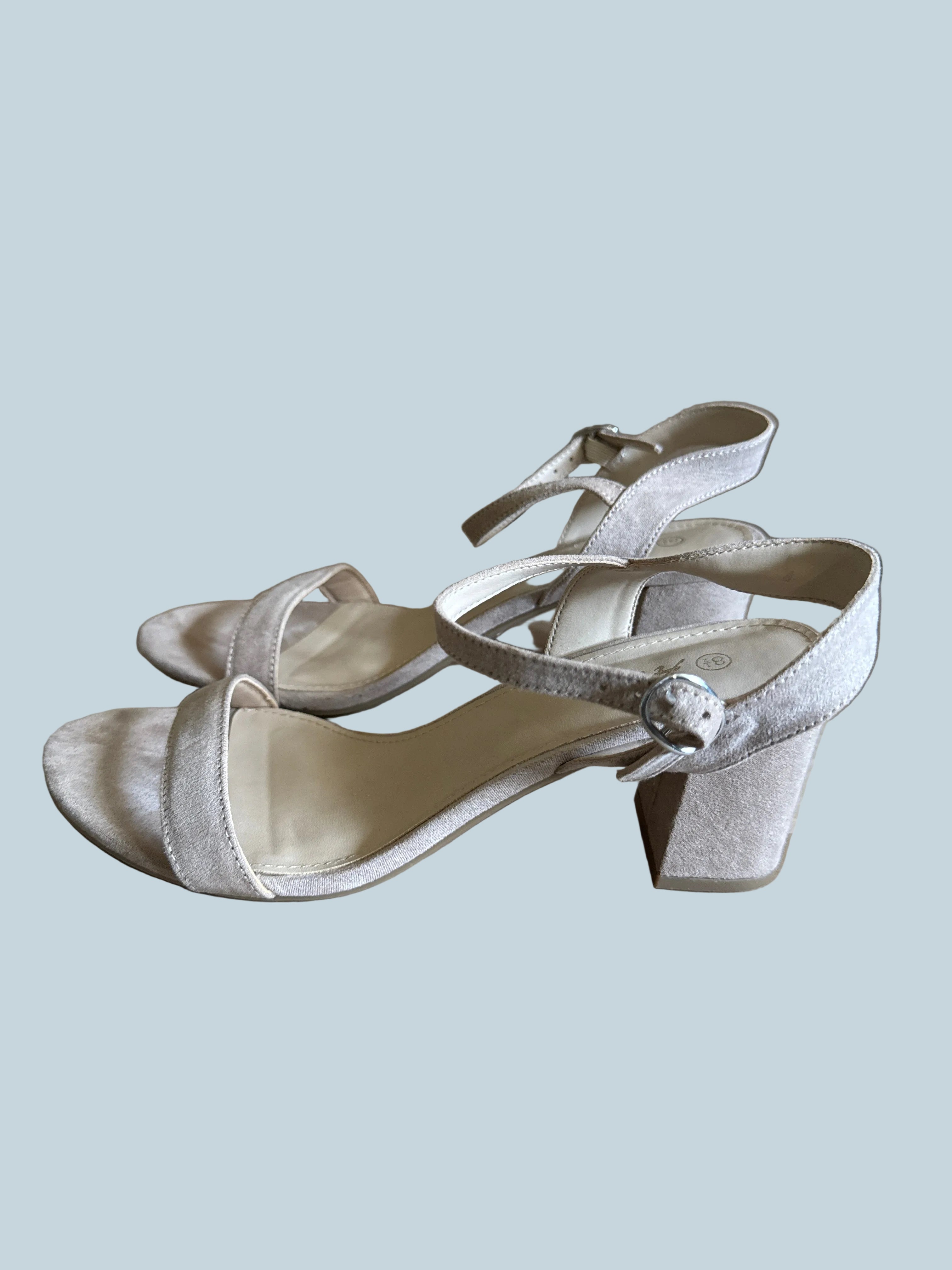 Ankis Women Block Heeled Shoe Sandals. Like New. Size 8.5