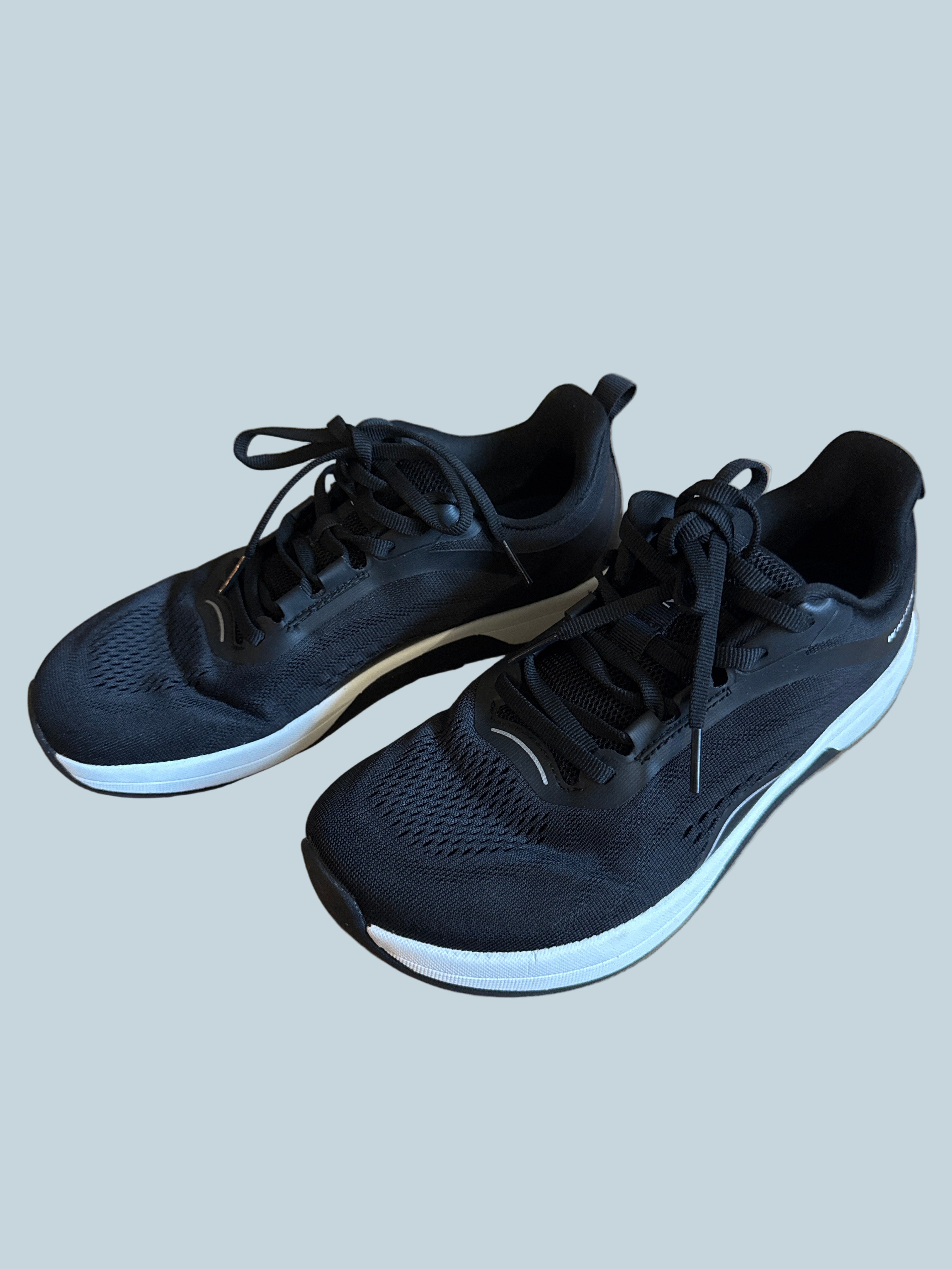 Whitin Men Walking/Running Shoe Sneakers. Like New. Size 39