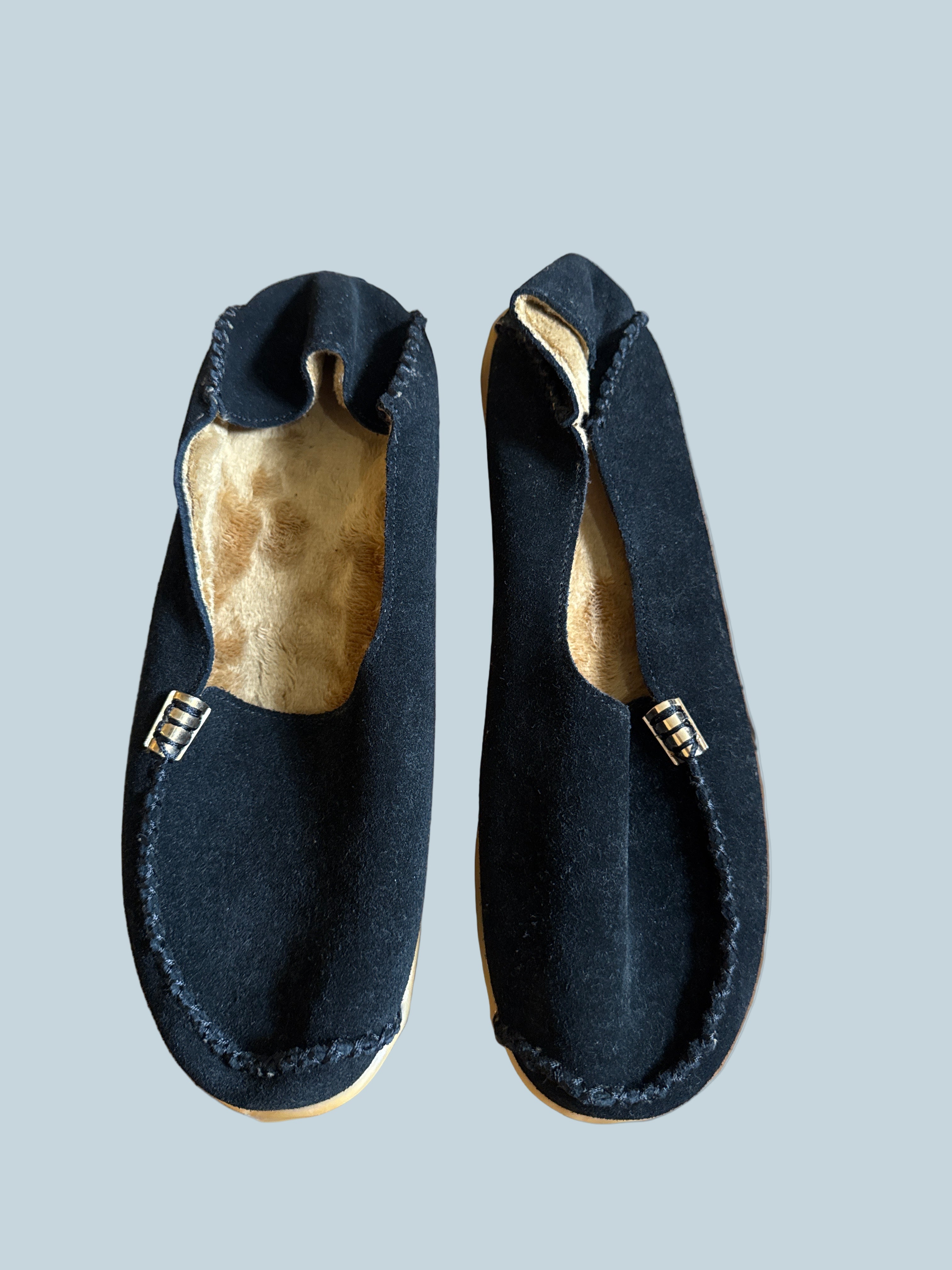 Women Slipon Cozy Shoe. Like New. Size 42