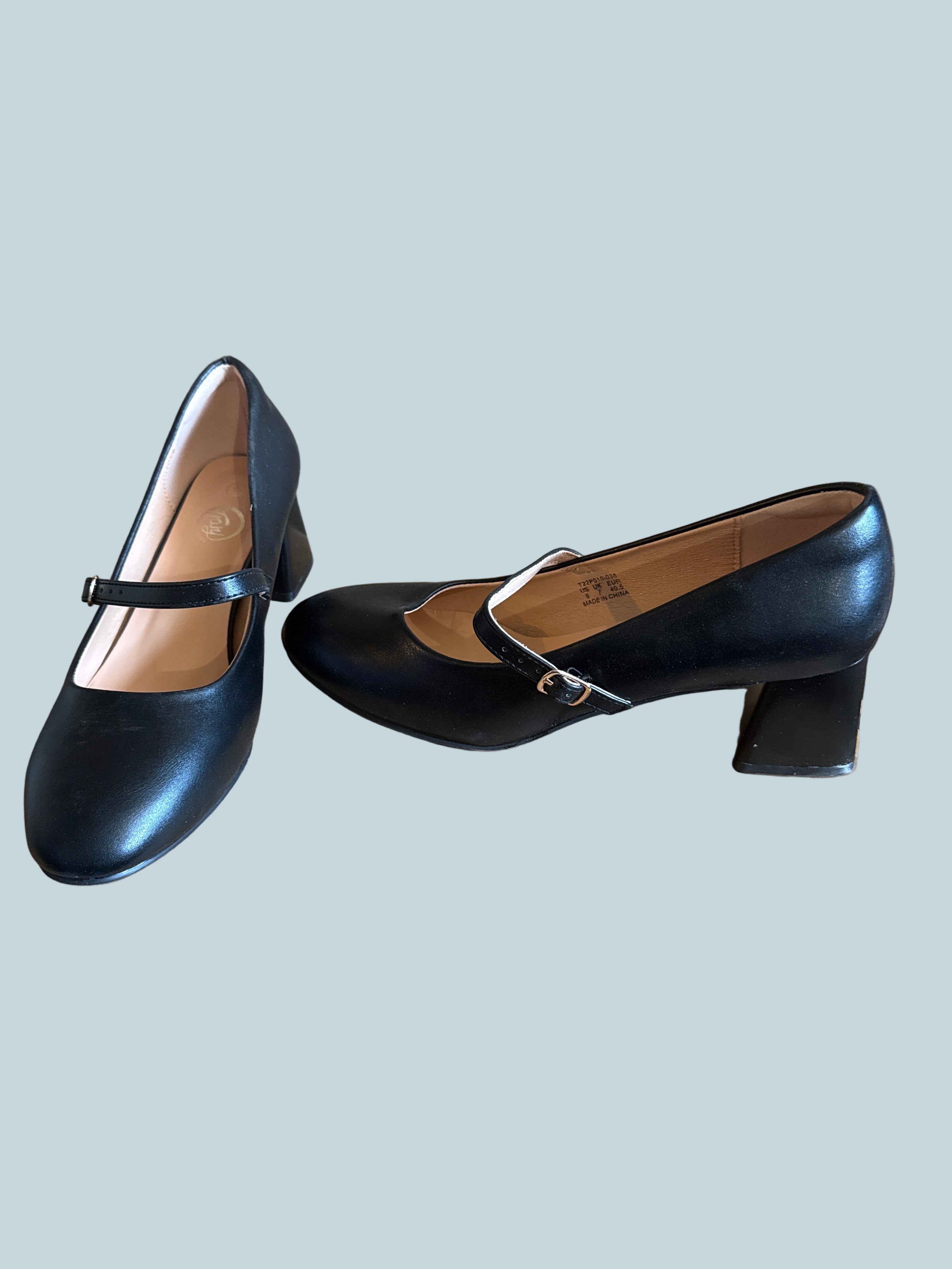 Trary Women Block Heeled Shoe Sandals. Second hand. Size 9