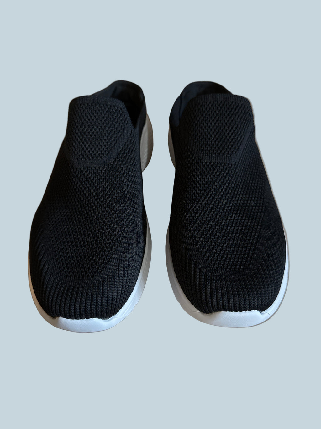 Dream Pairs. Men Women Slipon Slippers Shoe. Like New. Size 9