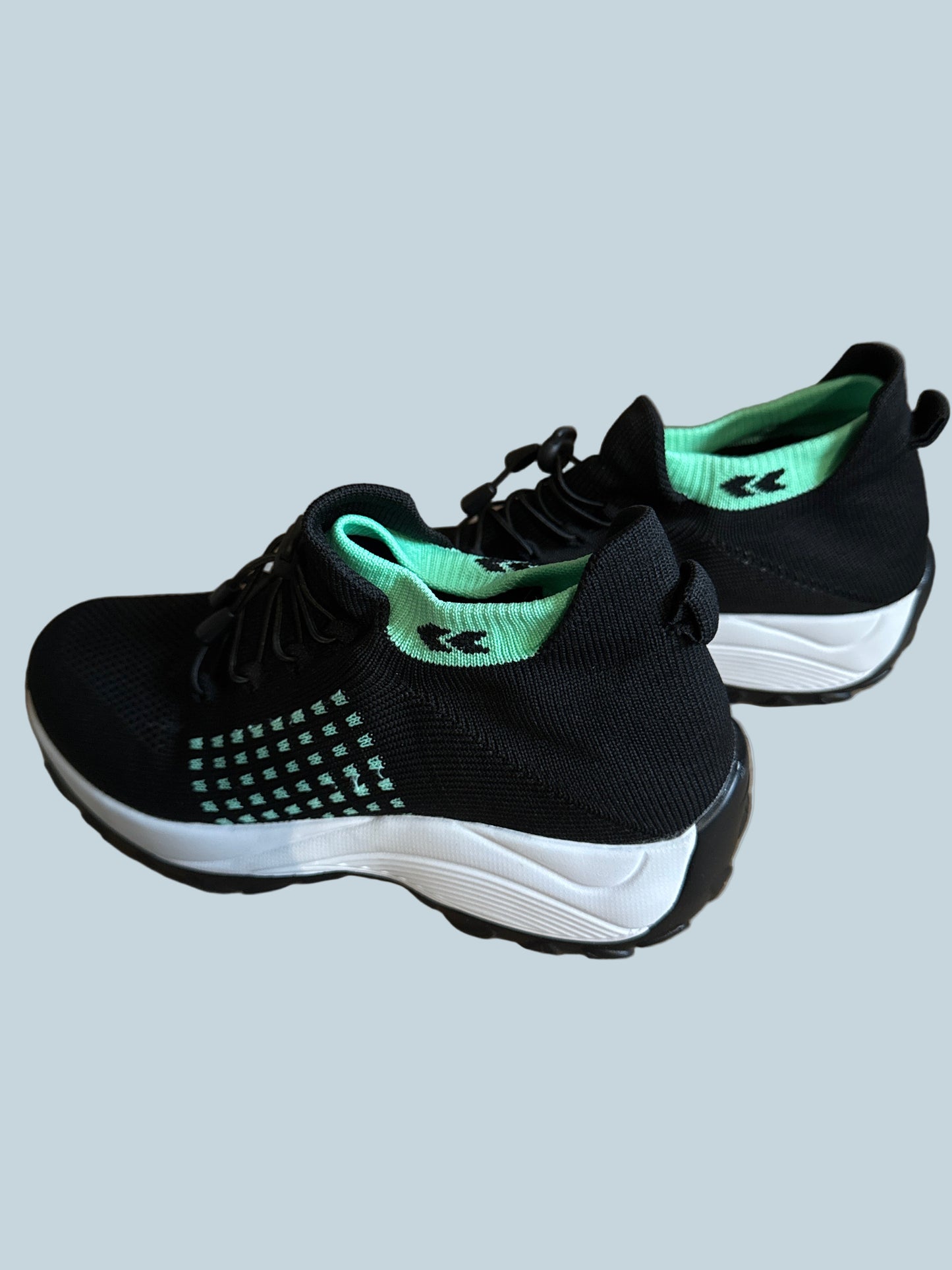 Stunahome Women Walking Shoe Sneakers. Like New. Size 41