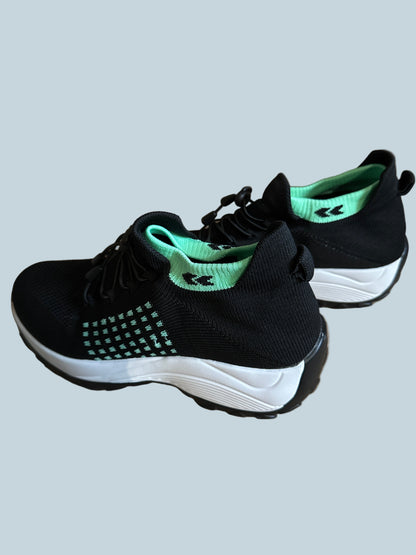 Stunahome Women Walking Shoe Sneakers. Like New. Size 41