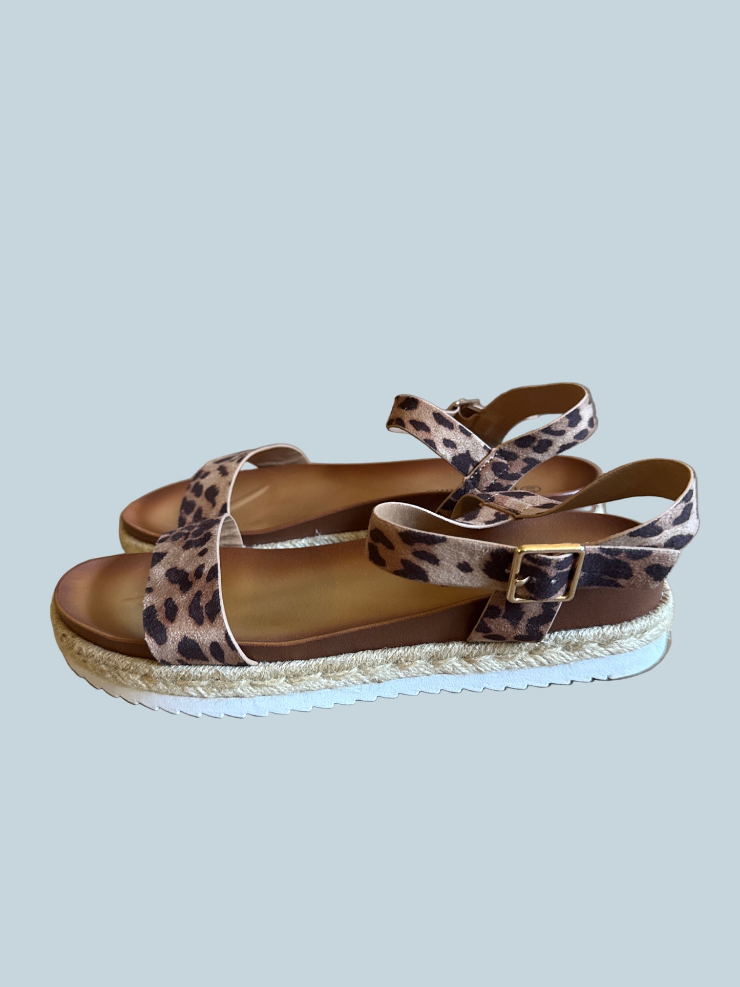 Dreams Pair Women Flat Sandals. Like New. Size 8.5