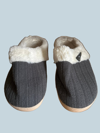 Women Slipon Shoe Slippers. Secondhand. Size 9