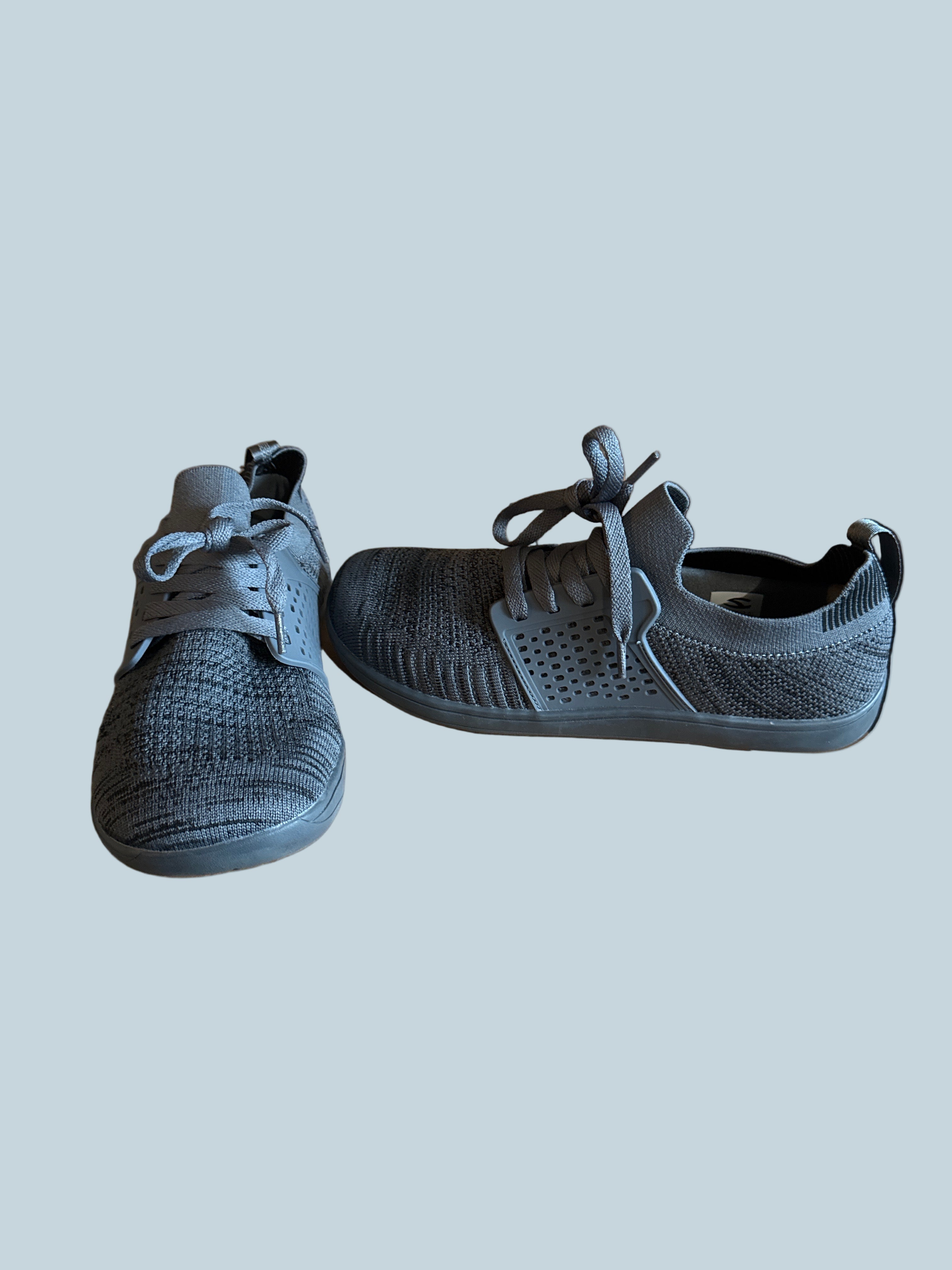 Hobobear Men Walking Shoe Sneakers. Like New. Size 41